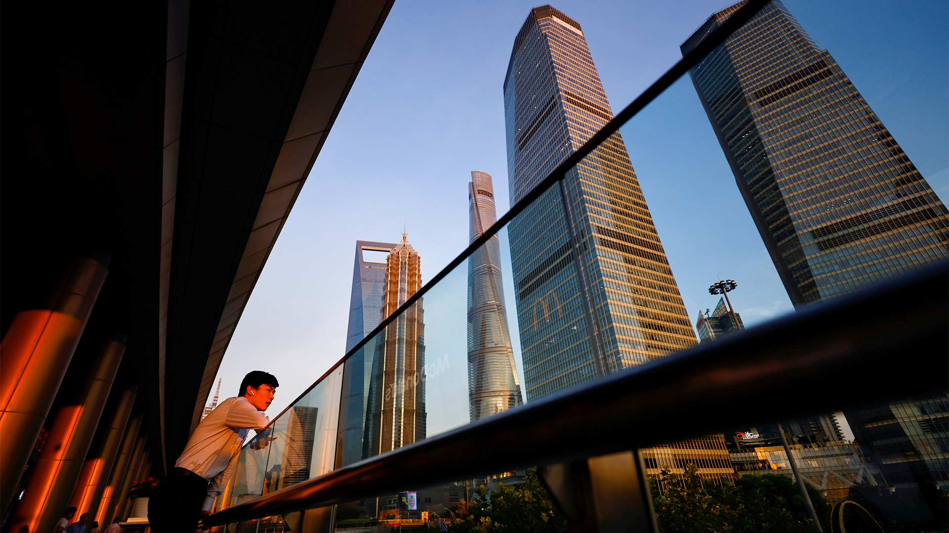 Sonnenuntergang im Finanzviertel Lujiazui in Shanghai, China. | REUTERS