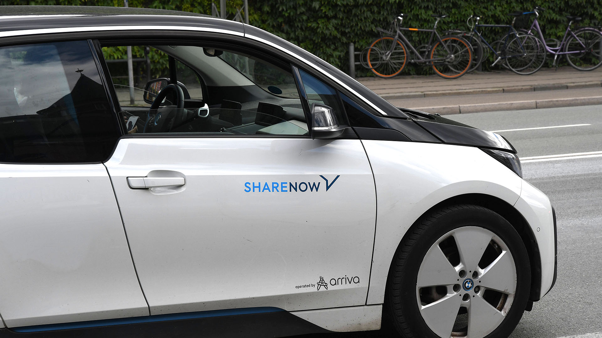 Ein Auto mit der Aufschrift "Share Now" | imago images/Dean Pictures