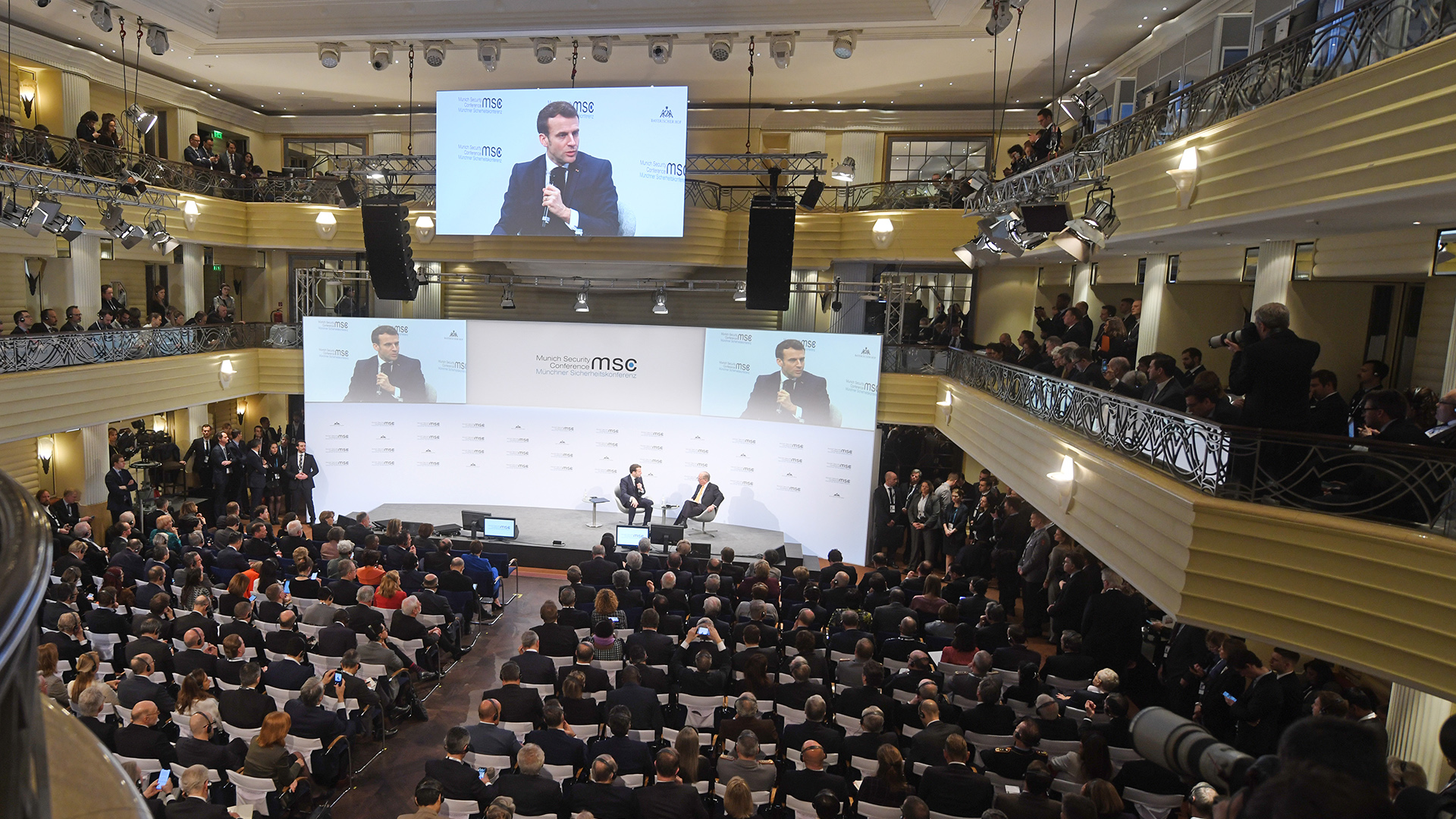 Emmanuel Macron, spricht am zweiten Tag der 56. Münchner Sicherheitskonferenz. | dpa