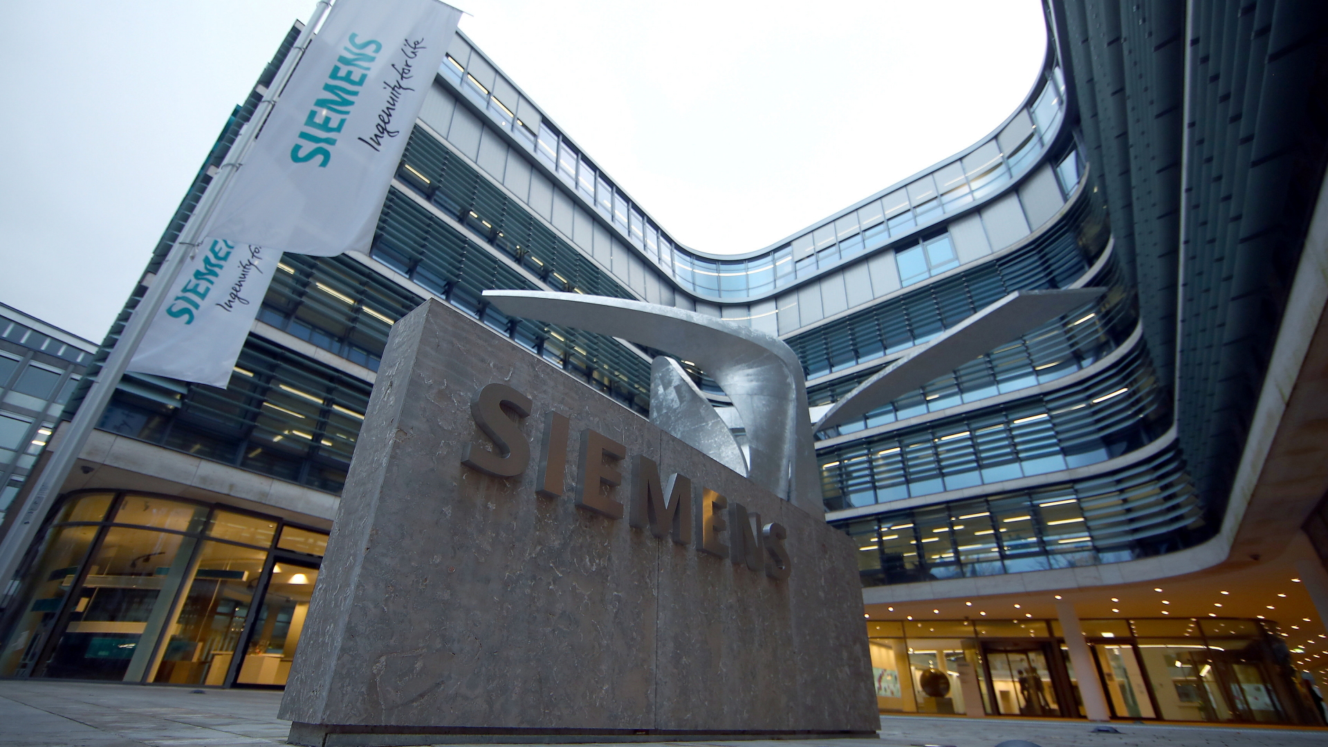 Die Siemens-Zentrale in München | REUTERS