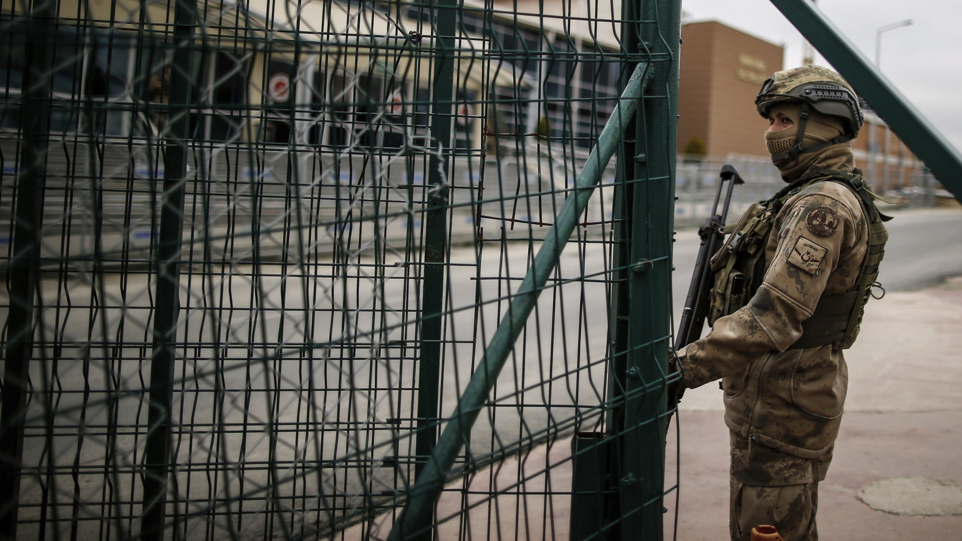 Ein türkischer Soldat bewacht das Hochsicherheitsgefängnis Silivri im Westen Istanbuls.