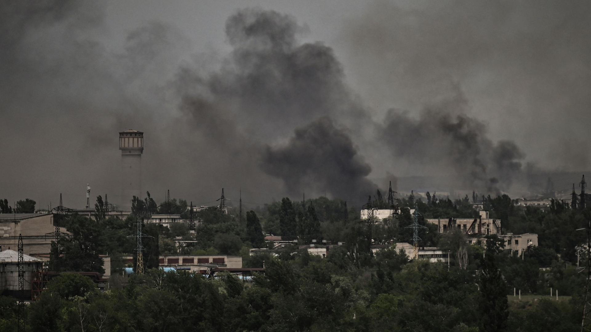 Rauch steht über der ostukrainischen Stadt Sjewjerodonezk (Archivbild vom 02.06.2022)