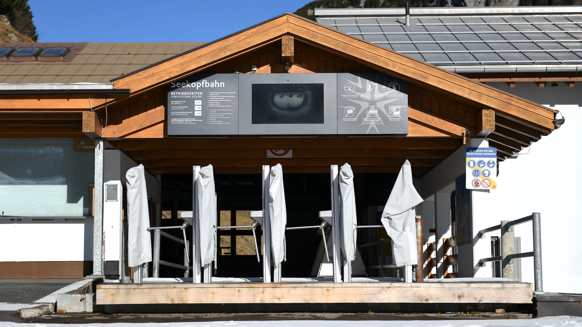 Der Eingang eines geschlossenen Skilifts im österreichischen Zürs. | PHILIPP GUELLAND/EPA-EFE/Shutter