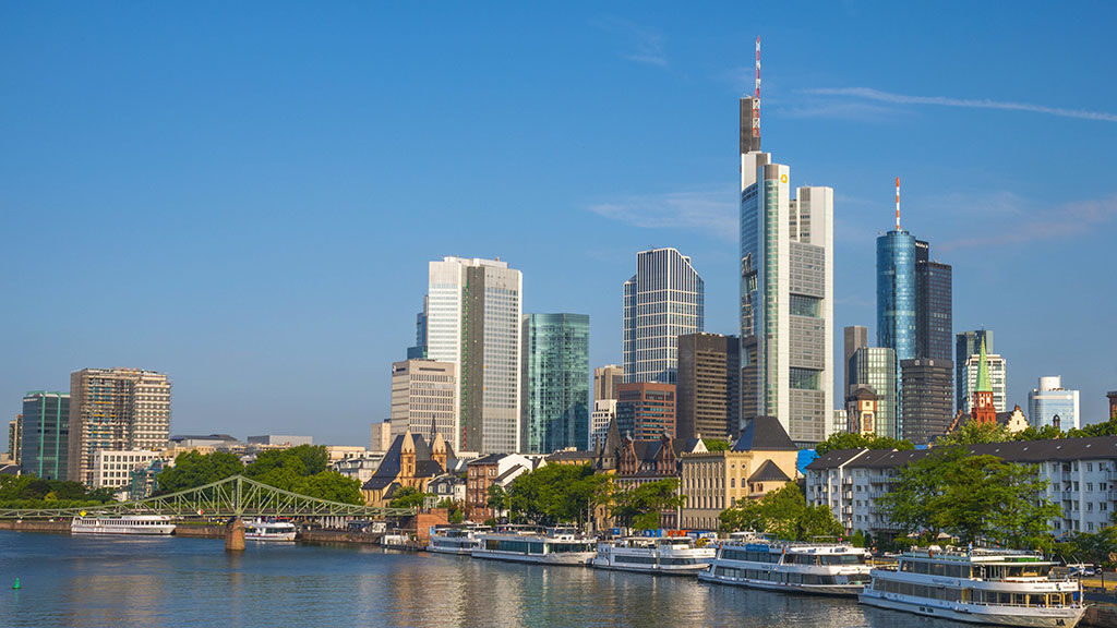 Skyline in Frankfurt/Main | Bildquelle: picture alliance / robertharding