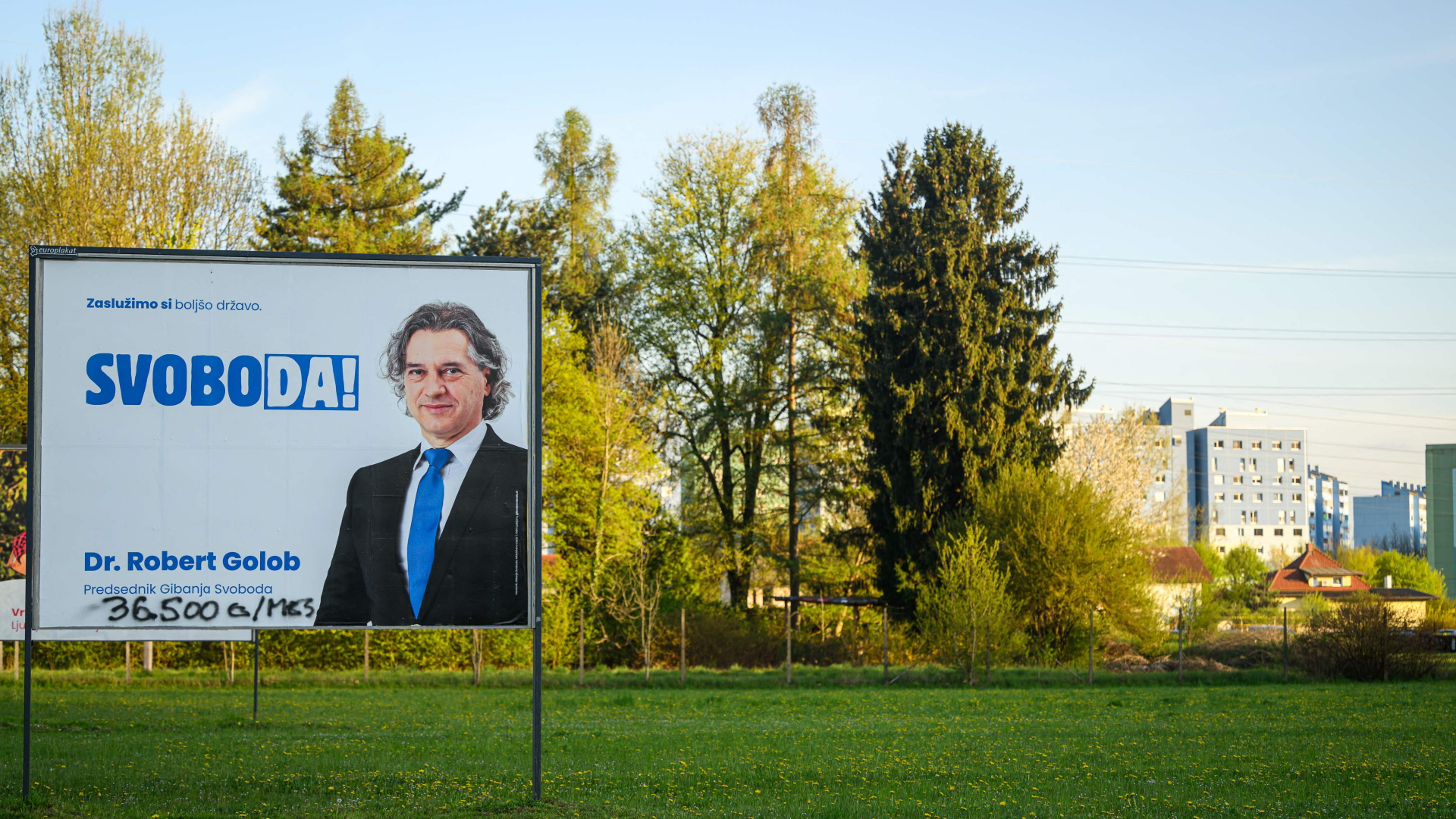 Das Wahlplakat des Oppositionskandidaten Robert Golob | AFP
