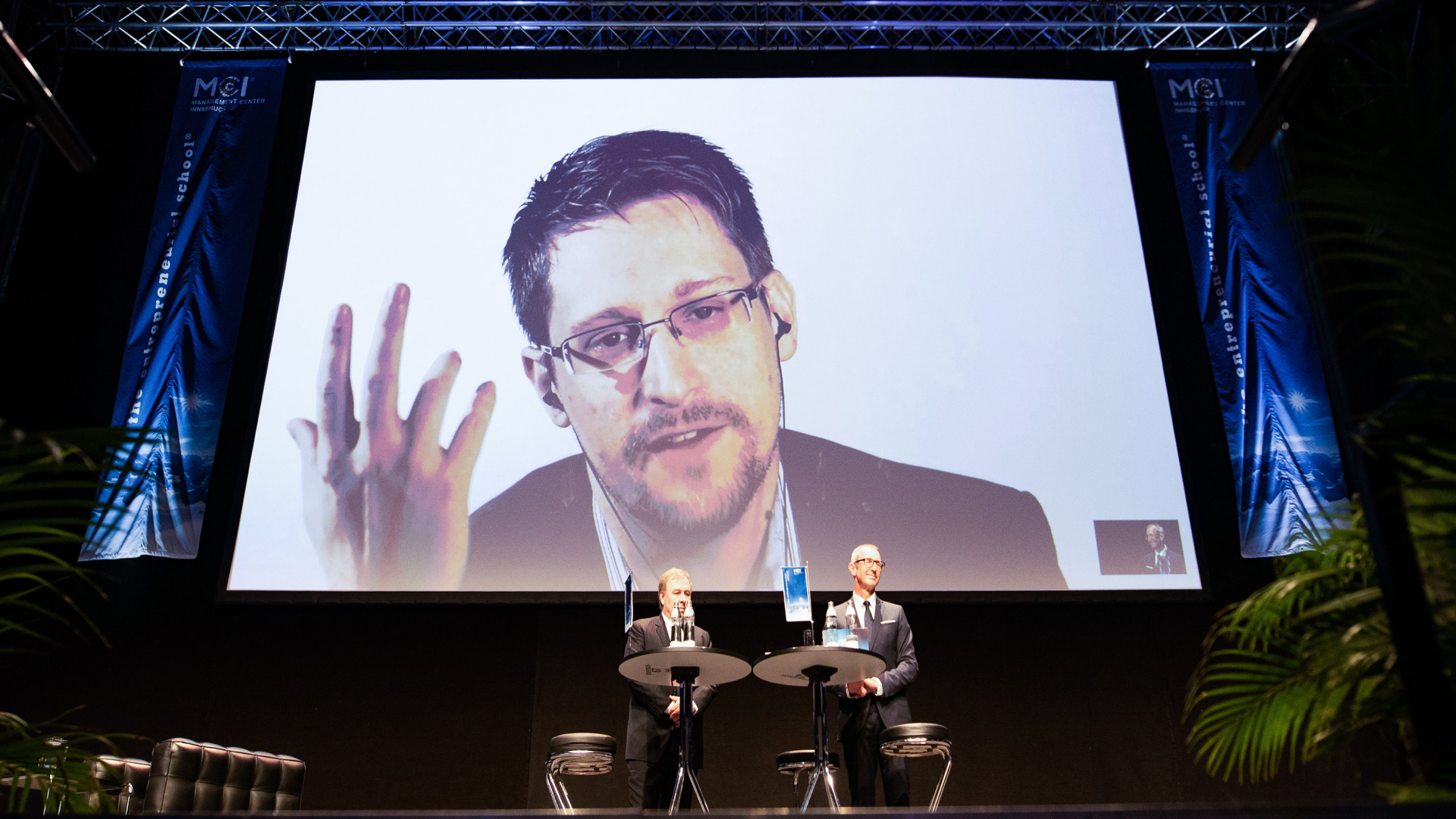 Edward Snowden während einer Videoübertragung | dpa