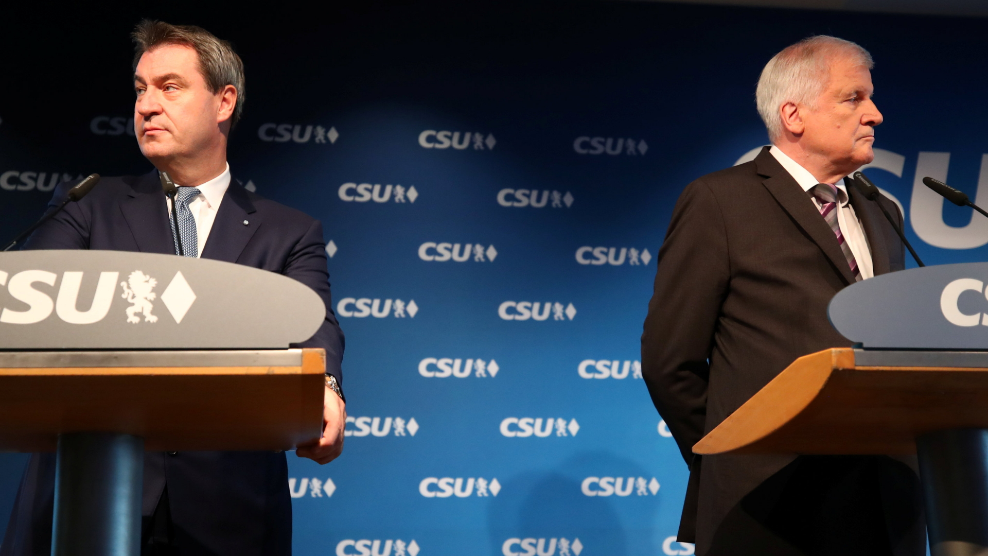 Der bayerische Ministerpräsident Markus Söder und CSU -Chef Horst Seehofer, rechts. | Bildquelle: REUTERS