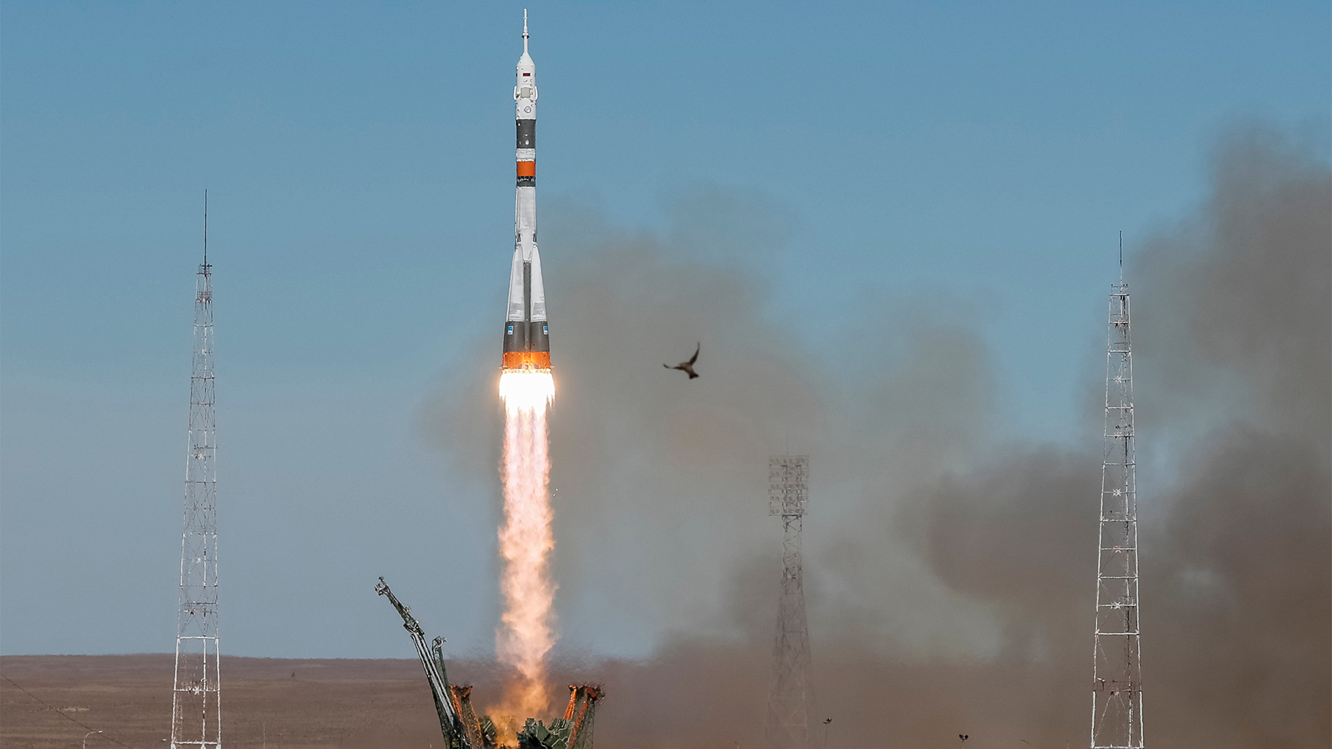 Start des Raumschiffs Sojus MS-10 auf der Startrampe des russischen Kosmodroms Baikonur (Kasachstan). | Bildquelle: REUTERS