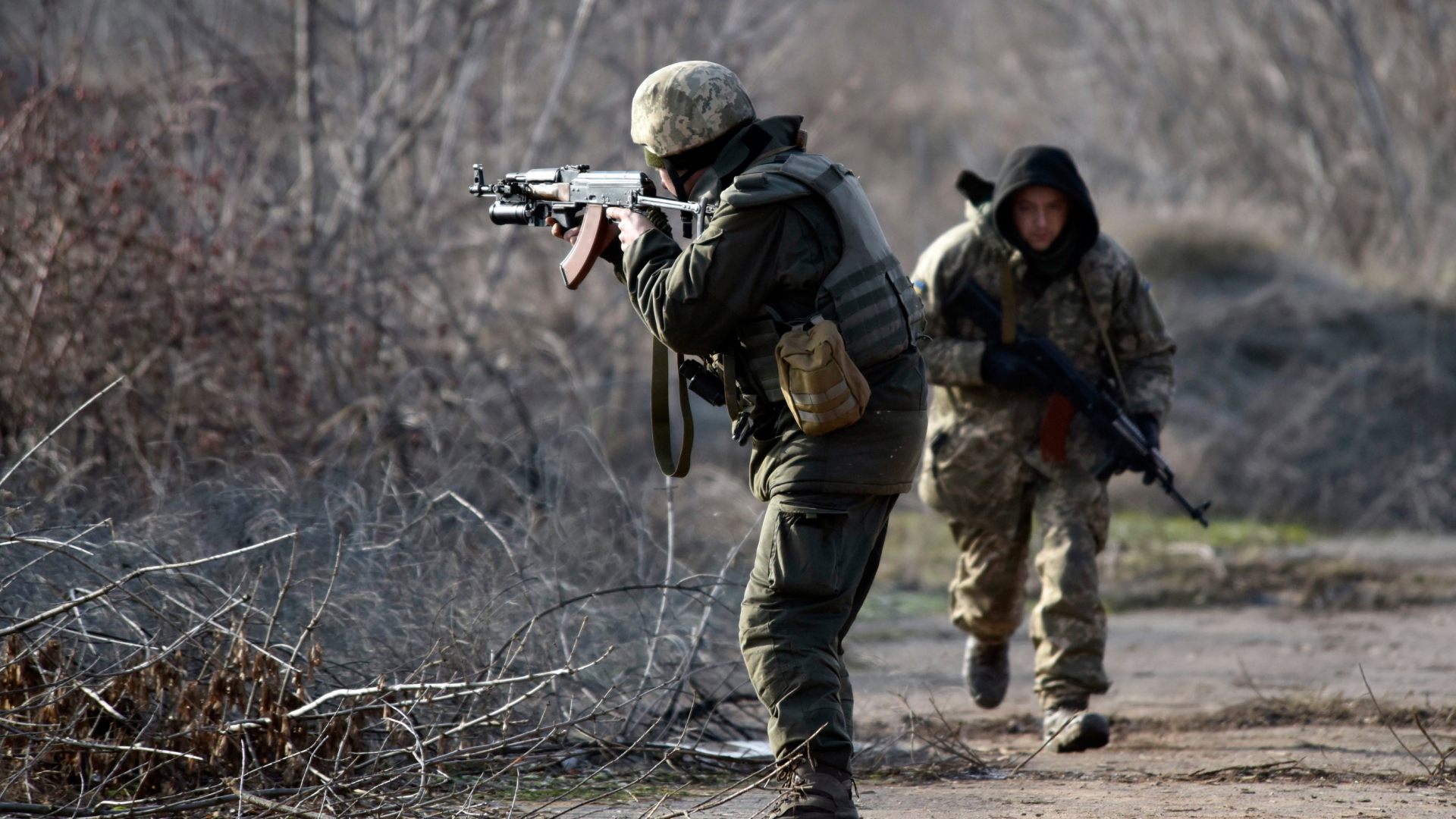 Soldaten der ukrainischen Armee am 11.01.2018 in der Nähe von Nowoluhanske (Ukraine) in der Oblast Donezk an der Frontlinie | dpa