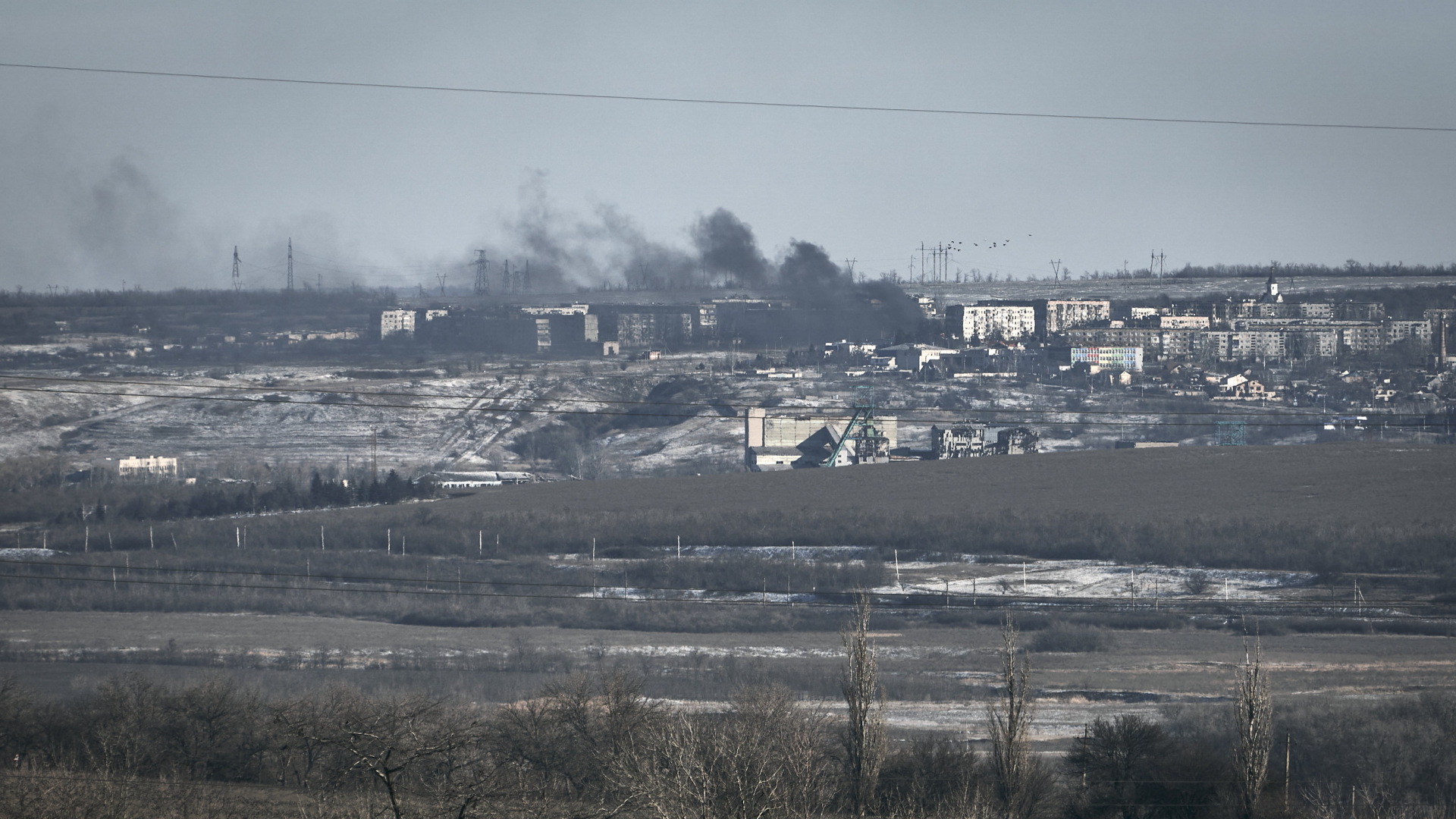 Rauch über der ukrainischen Stadt Soledar (Aufnahme vom 11.01.2023) | AP