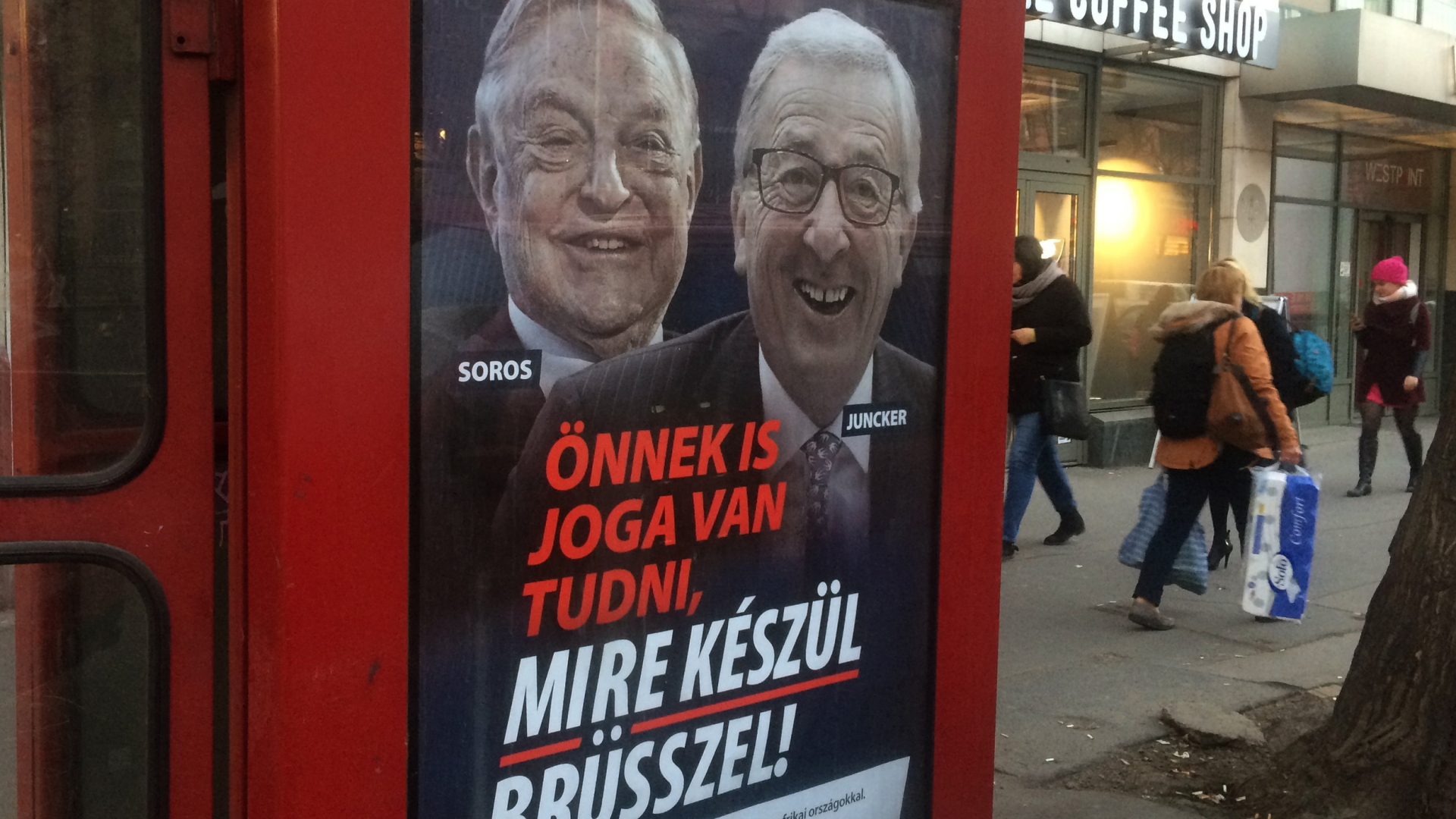 Plakat der ungarischen Kampagne gegen Soros und Juncker in Budapest