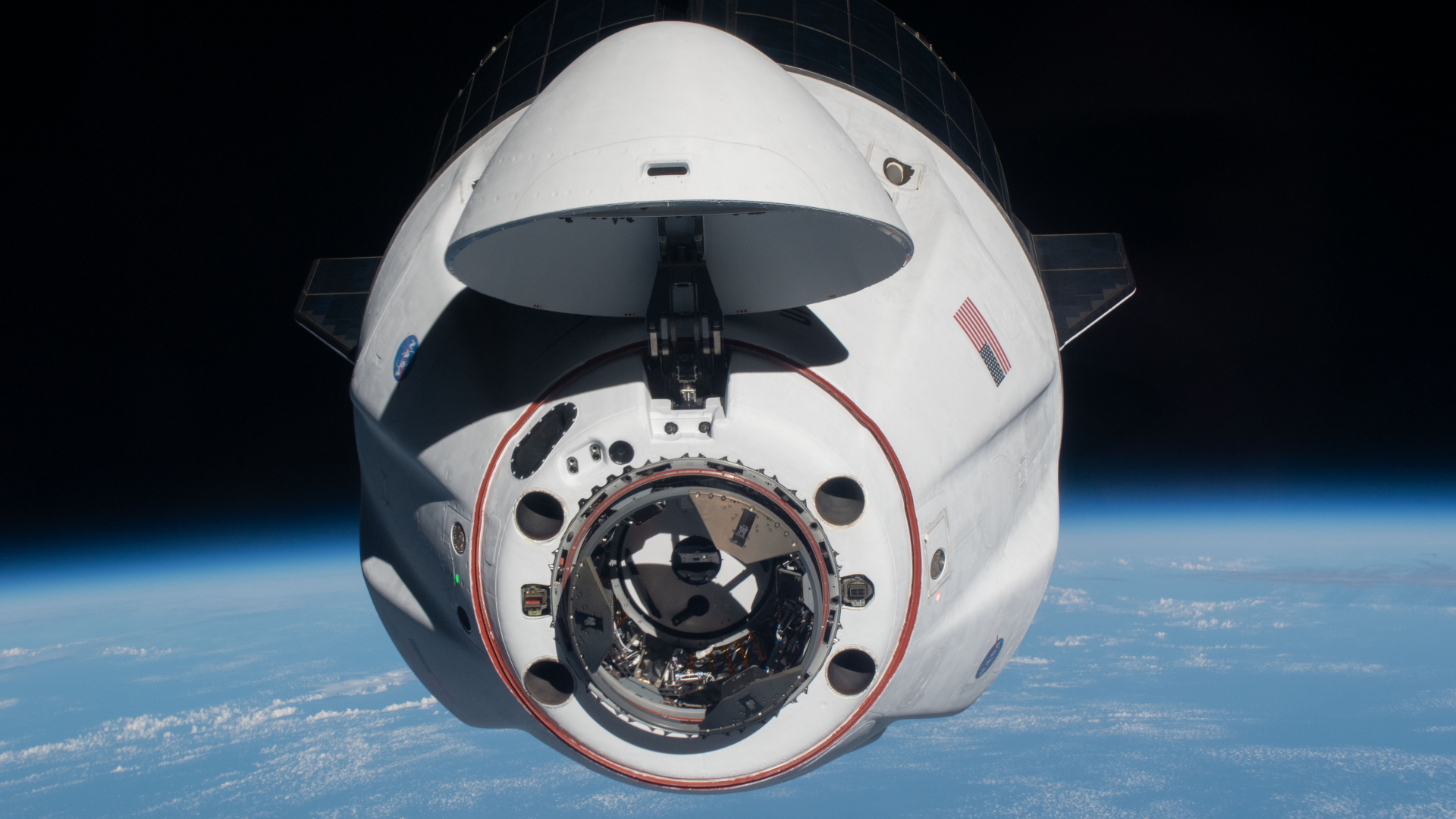 Die "Crew Dragon" nähert sich der Raumstation ISS | dpa