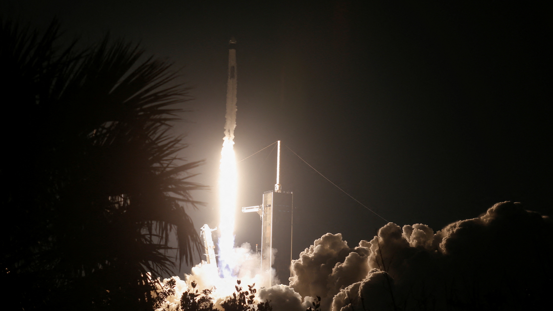 Eine Falcon-9-Rakete von SpaceX startet vom Kennedy Space Center in Cape Canaveral in den USA. | REUTERS