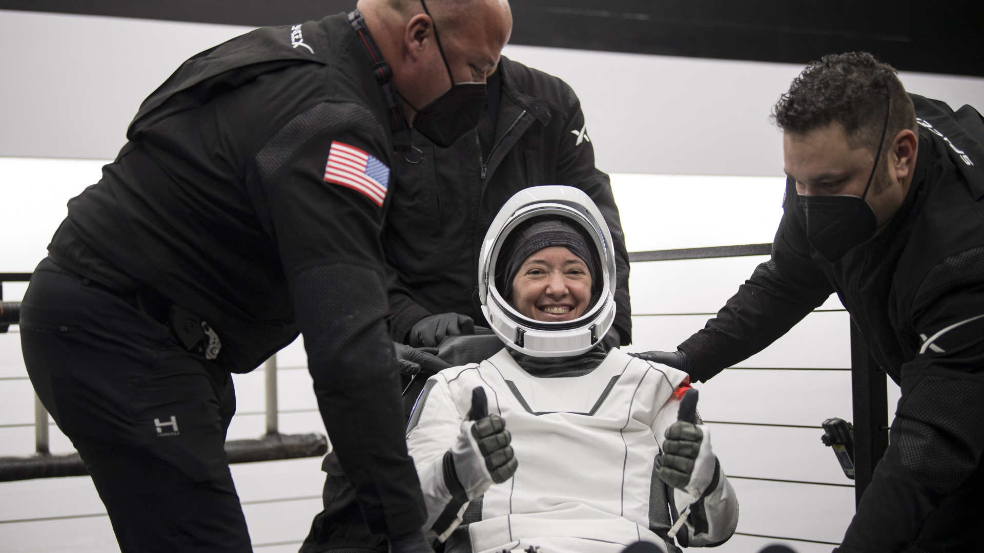 Ein Astronaut der SpaceX-Crew 2 nach seiner Rückkehr von der Internationalen Raumstation ISS   | dpa