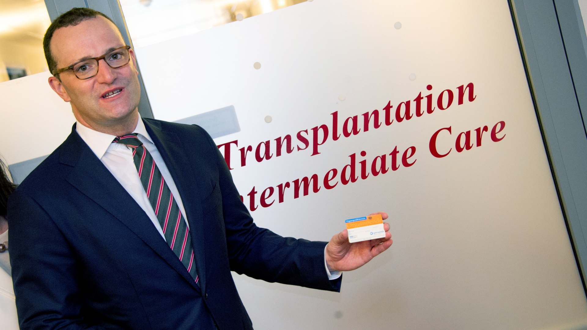 Bundesgesundheitsminister Jens Spahn besucht das Uni-Klinikum in Kiel. | Bildquelle: dpa