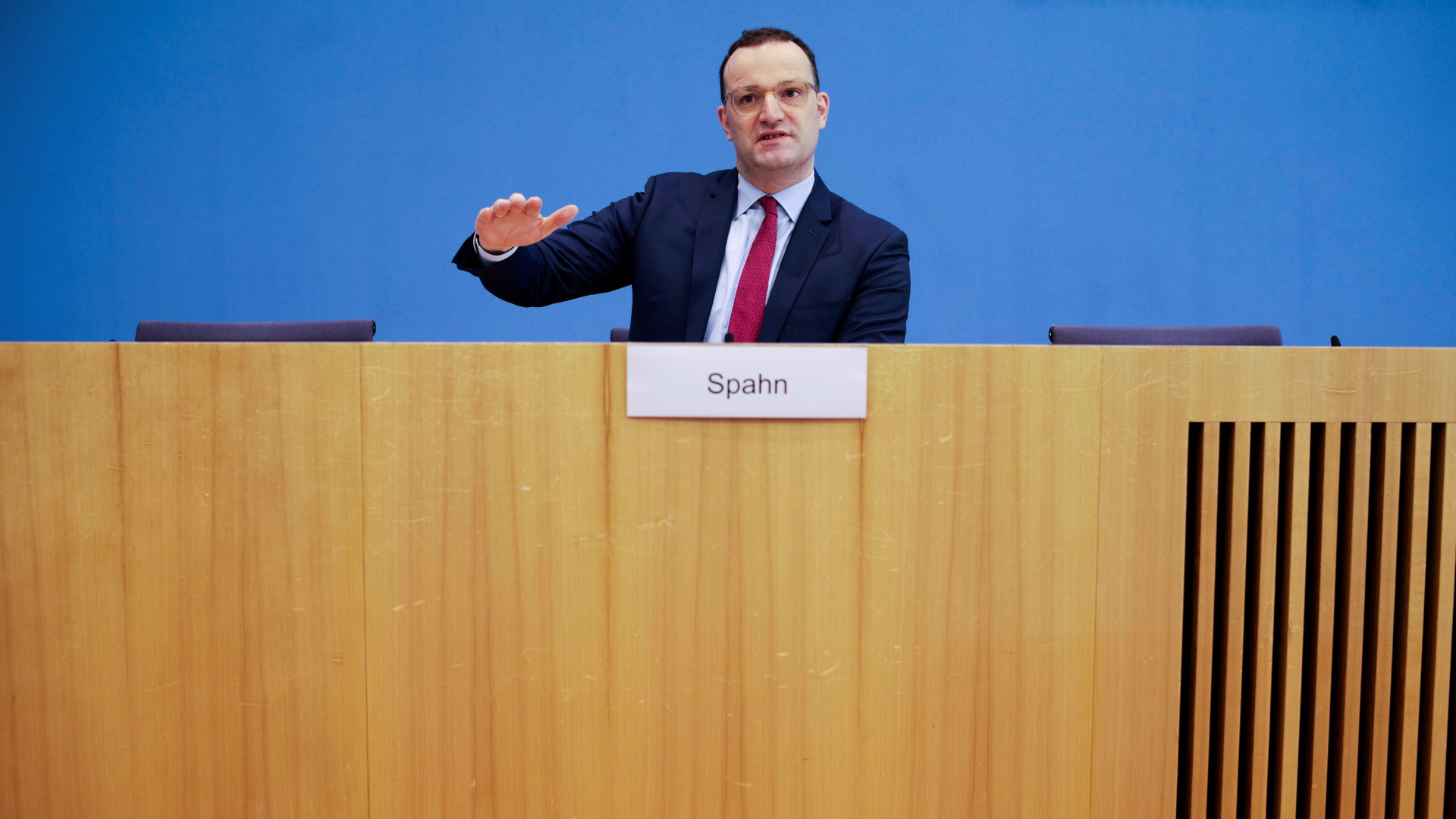 Der geschäftsführende Gesundheitsminister Jens Spahn äußert sich zu Corona | REUTERS