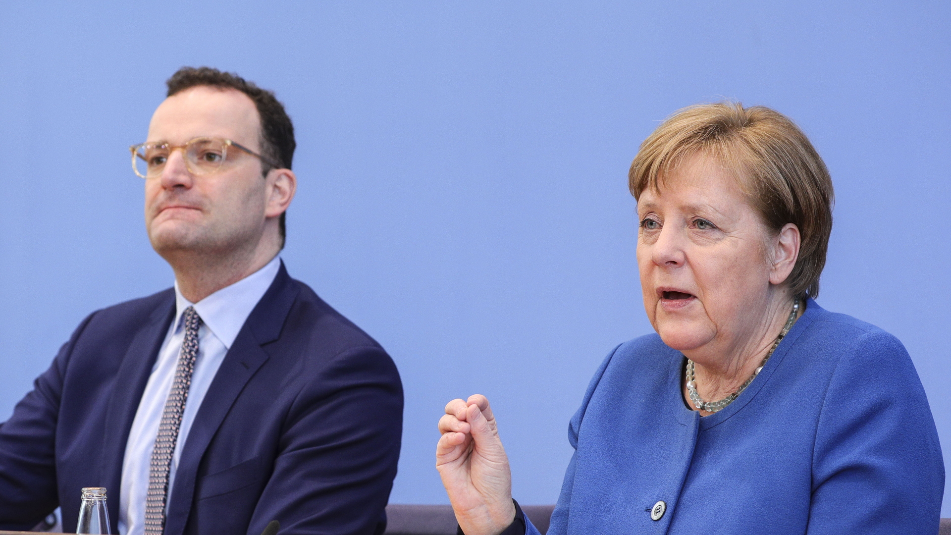 Spahn und Merkel bei der Pressekonferenz zum Coronavirus | OMER MESSINGER/EPA-EFE/Shutterst