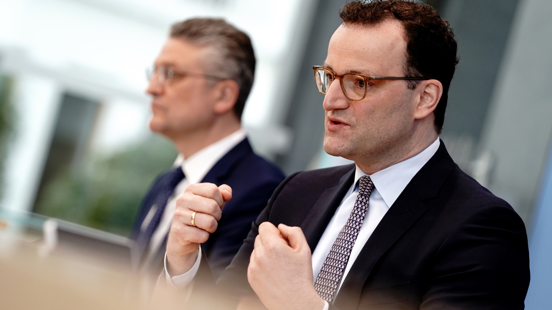 Minister Spahn (re.) und RKI-Chef Wieler in der Bundespressekonferenz | dpa