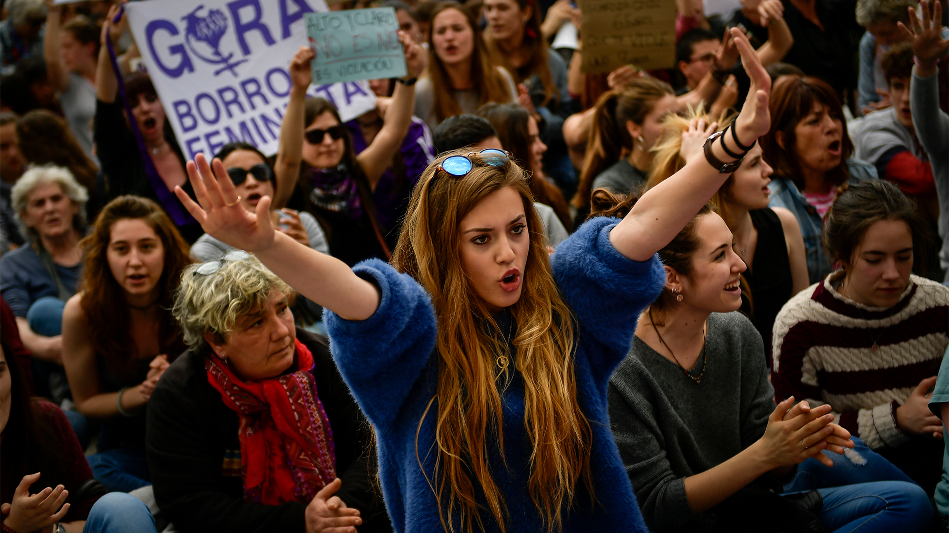 Menschen demonstrieren in Pamplona gegen das Urteil im Prozess gegen eine Vergewaltigung | AP