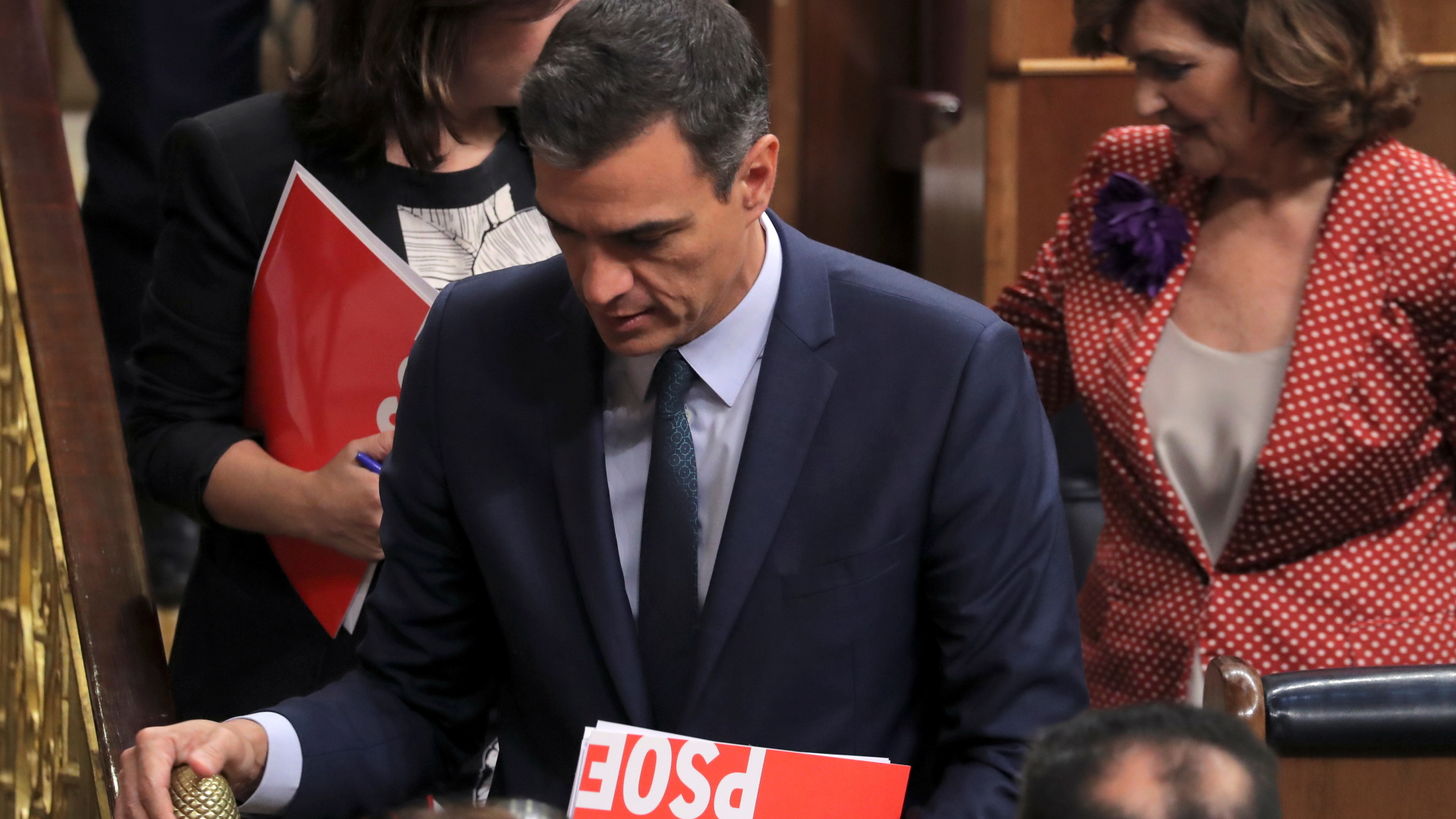 Spaniens amtierender Ministerpräsident Pedro Sanchez mit gesenktem Kopf im Parlament | REUTERS