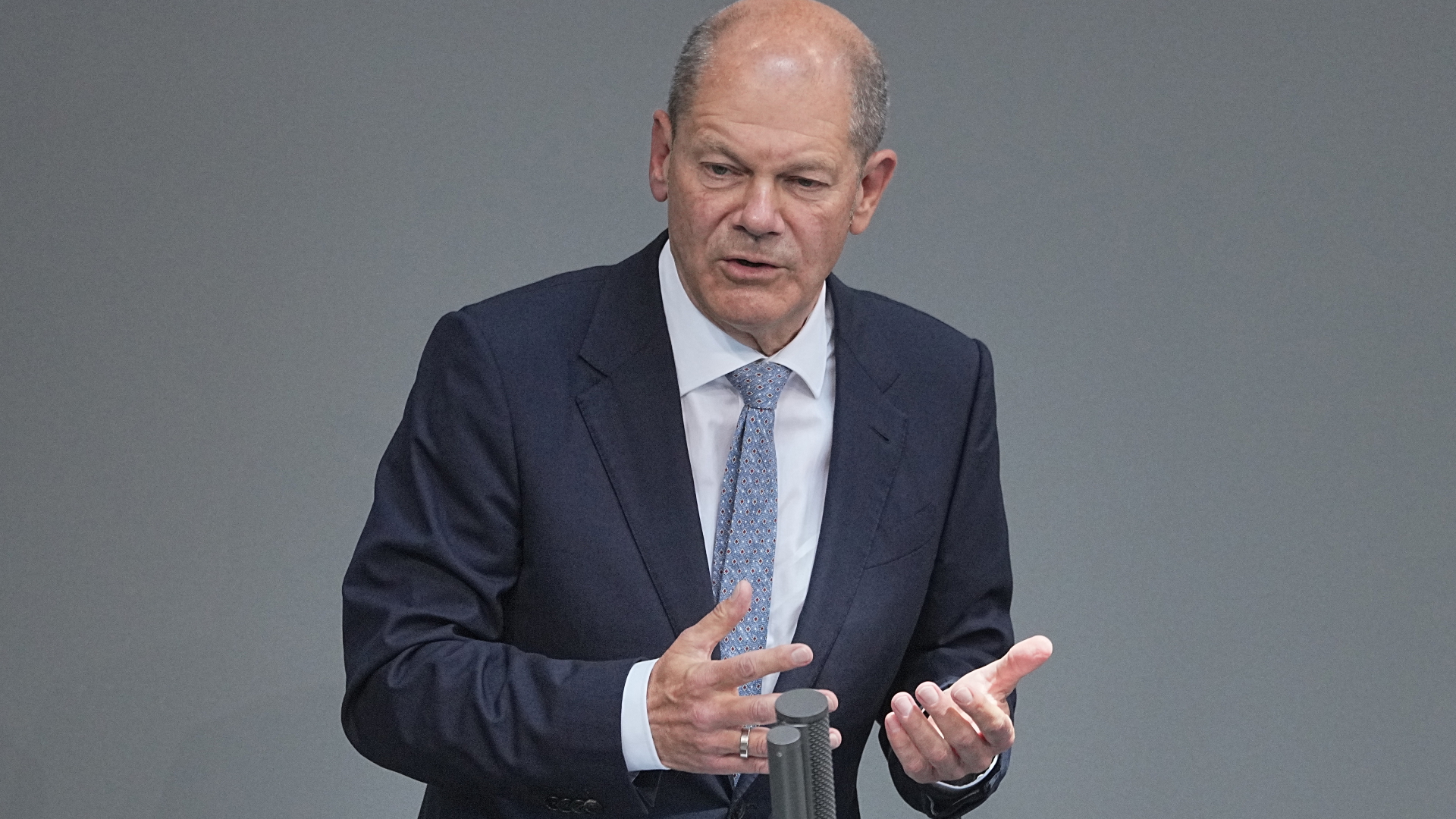 Bundesfinanzminister Olaf Scholz spricht im September 2021 im Bundestag. | dpa