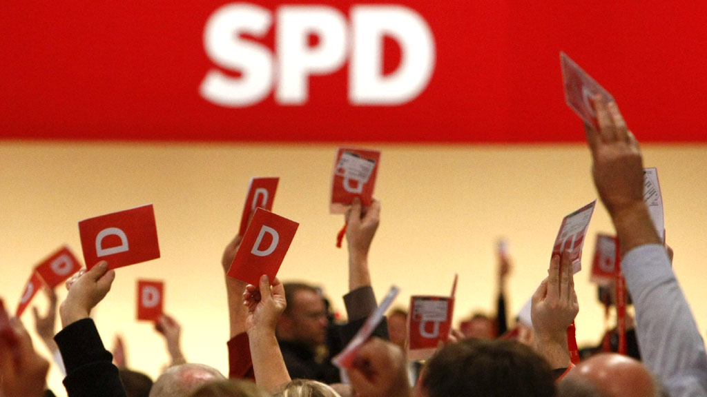 Abstimmung beim SPD-Parteitag | null