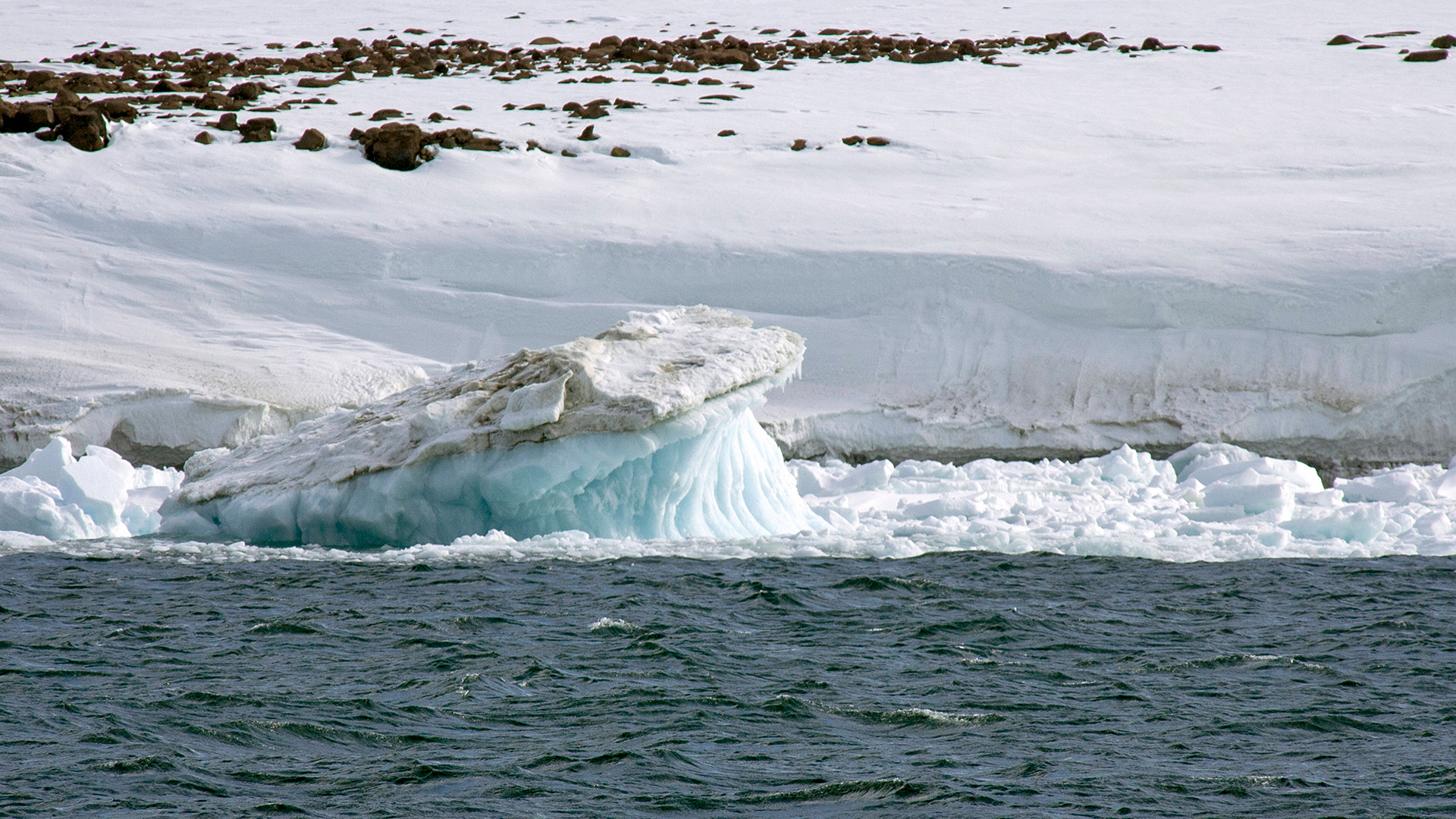 Küste von Spitzbergen, Norwegen | imago images/blickwinkel