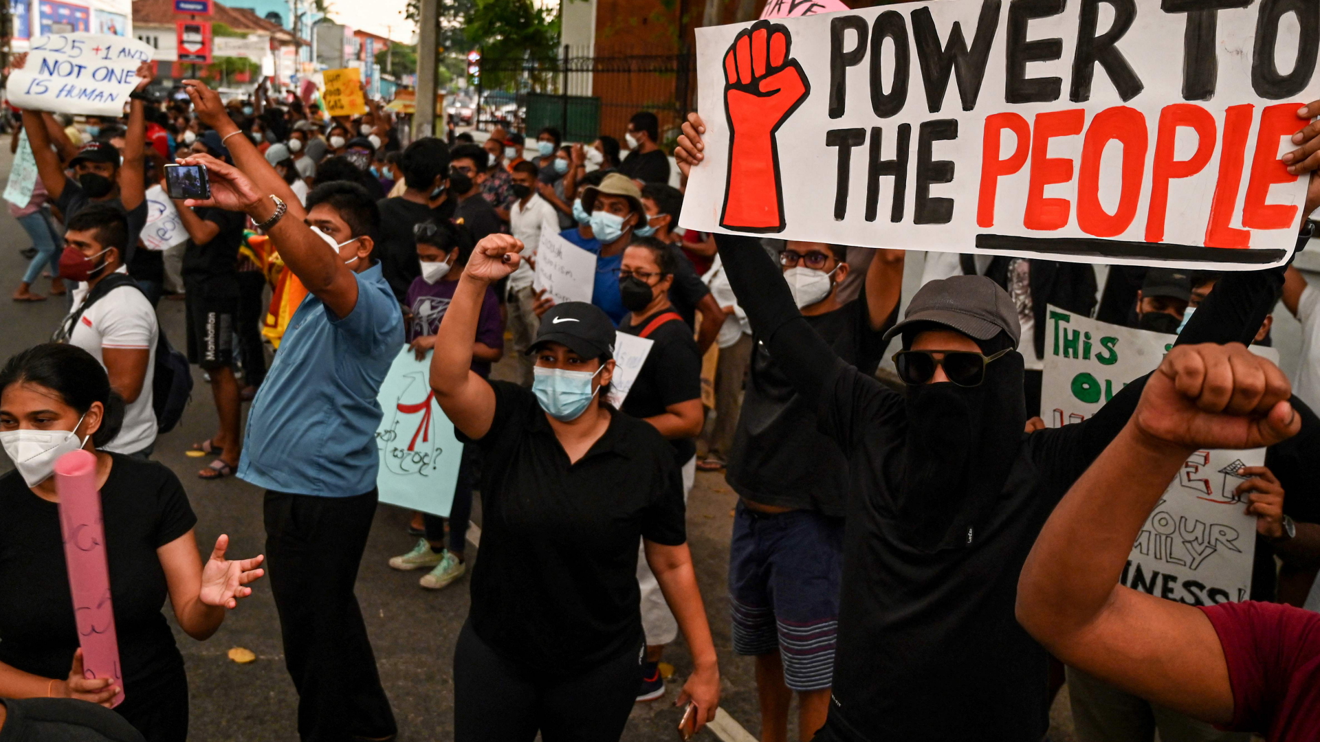 Menschen protestieren in Sri Lankas Hauptstadt Colombo gegen die schlechten Lebensbedingungen | AFP