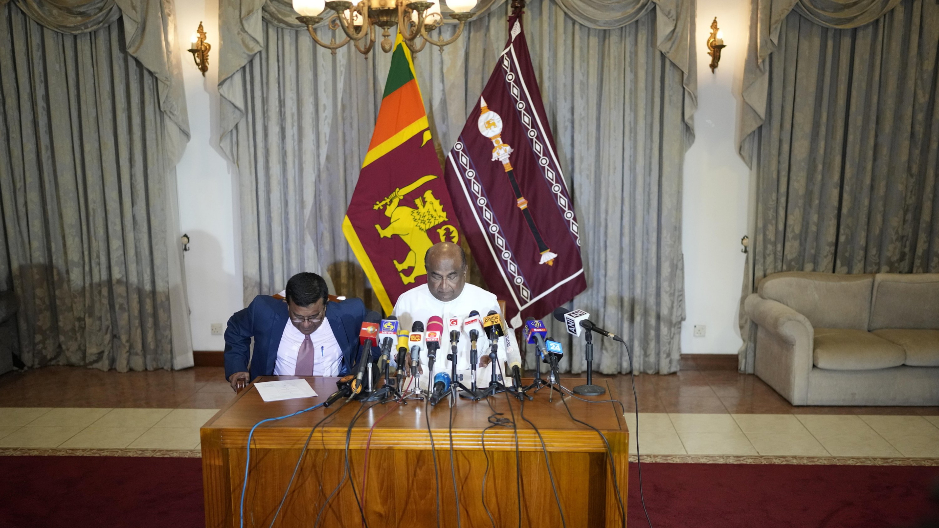 Die Interimsregierung verkündet den Rücktritt von Sri Lankas Präsident Rajapaksa | AP