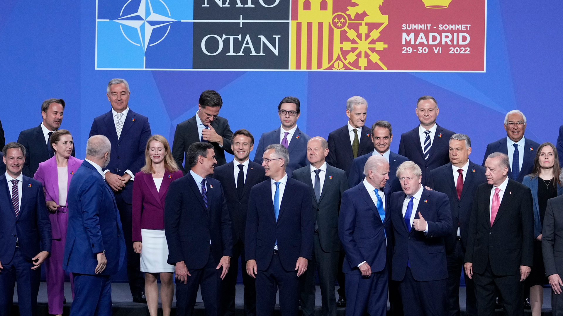 Staats- und Regierungschefs der 30 NATO-Mitglieder
