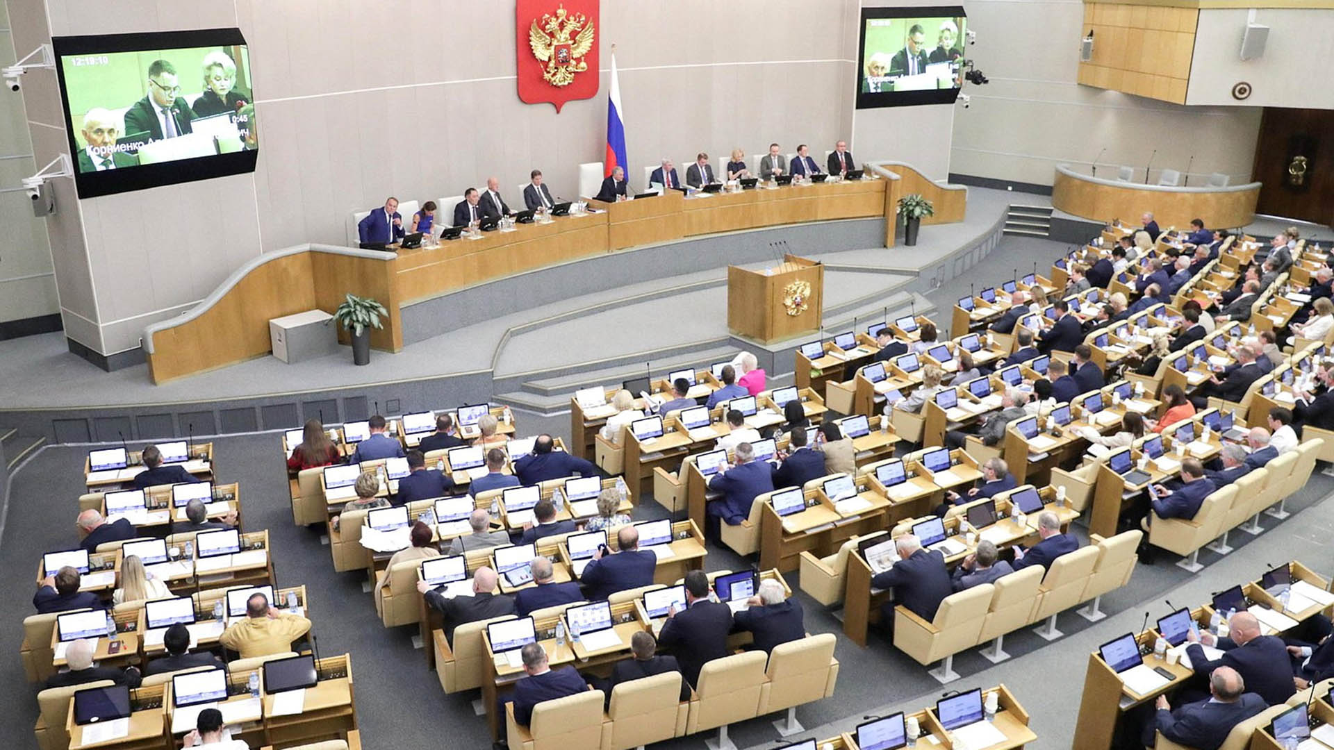 Russische Gesetzgeber nehmen an einer Sitzung der Staatsduma, dem Unterhaus des Parlaments, in Moskau, Russland, teil.