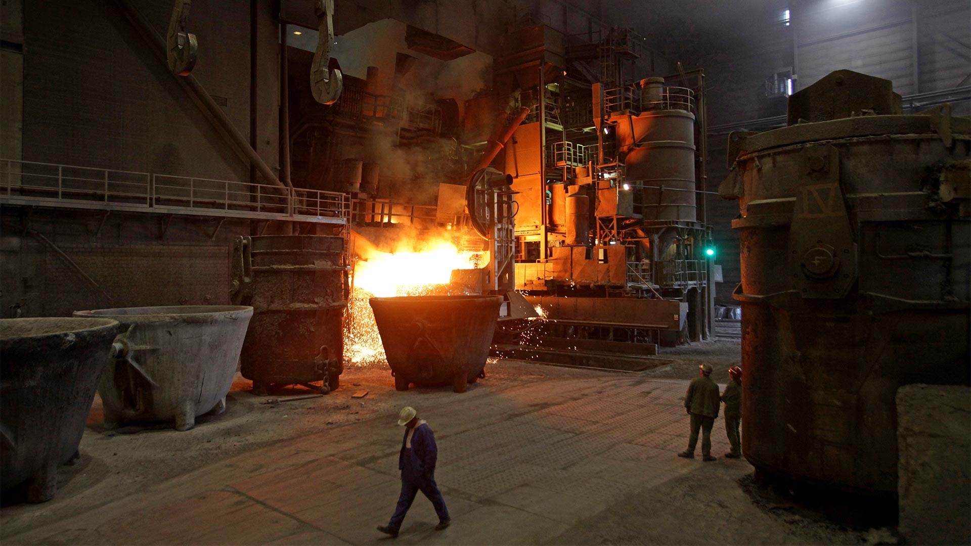Stahlwerkshalle von ArcelorMittal in Hamburg | picture alliance / dpa