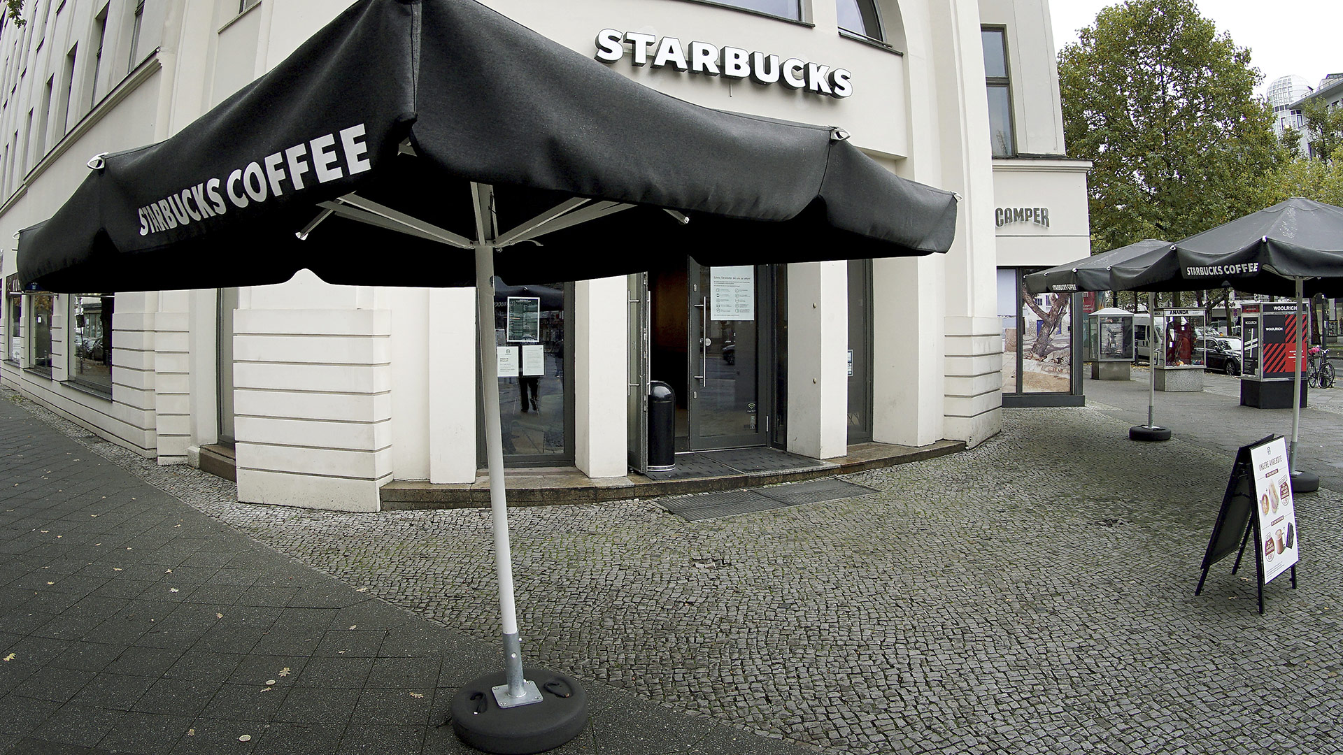 Leere Starbucks-Filiale in Berlin