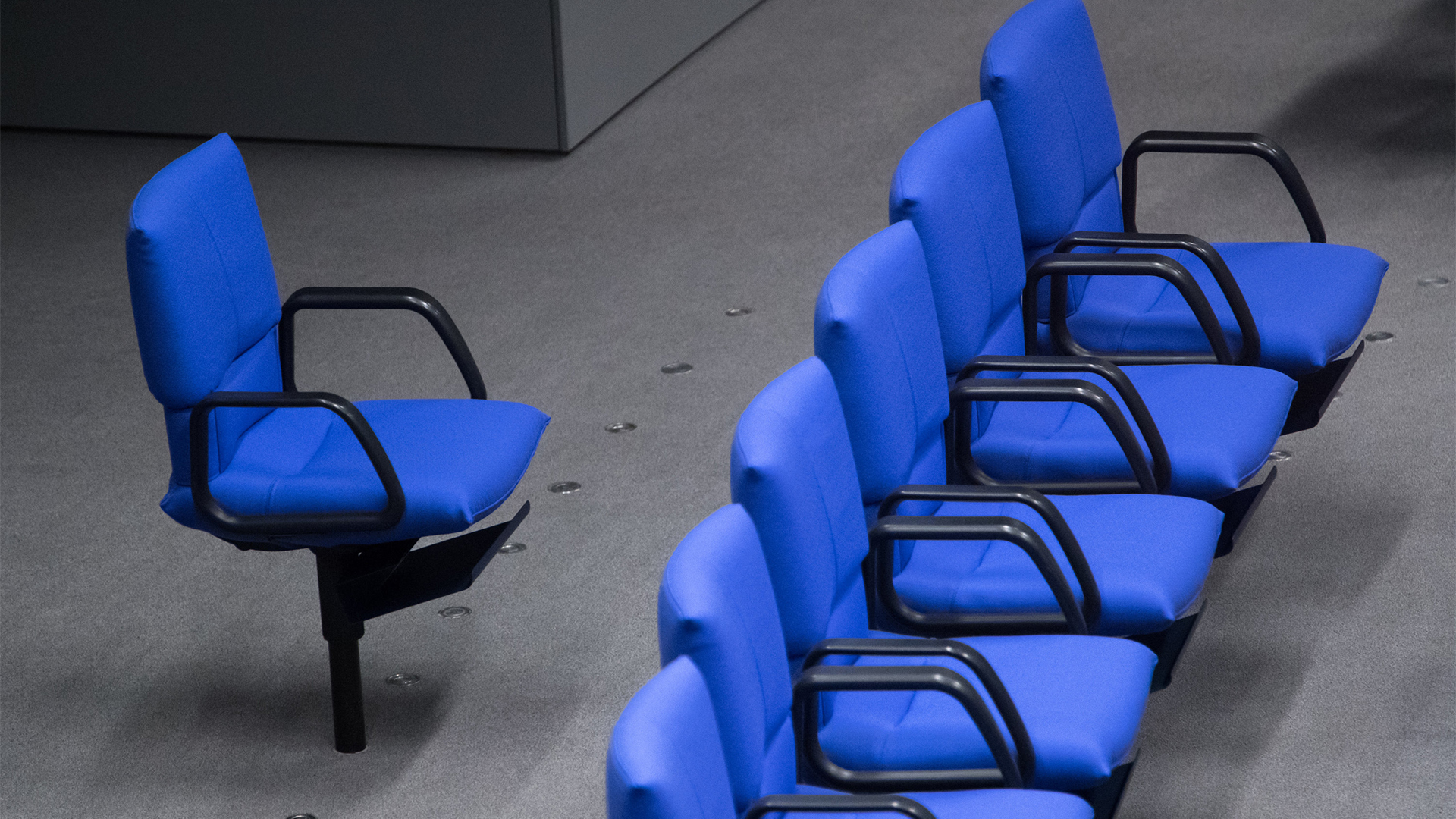 Stuhlreihen im Bundestag | dpa