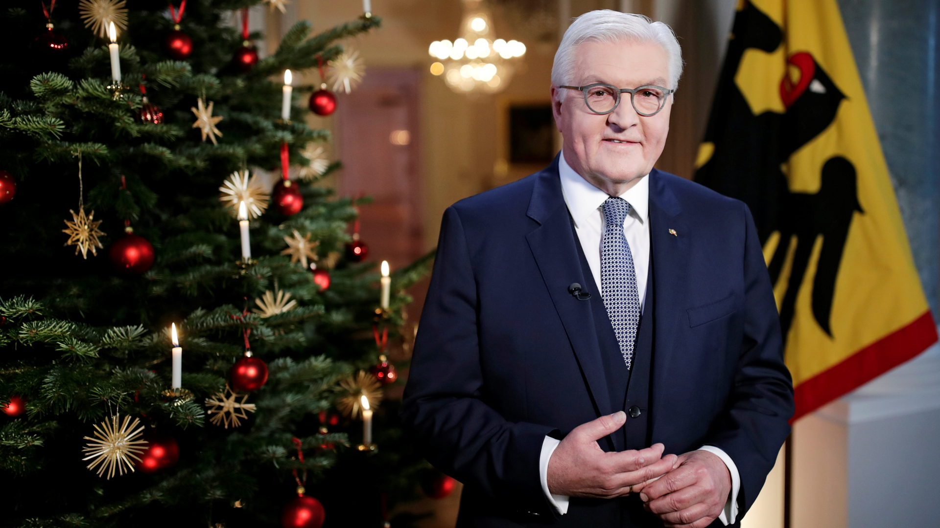 Bundespräsident Frank-Walter Steinmeier nach der Aufnahme der traditionellen Weihnachtsbotschaft im Schloss Bellevue.