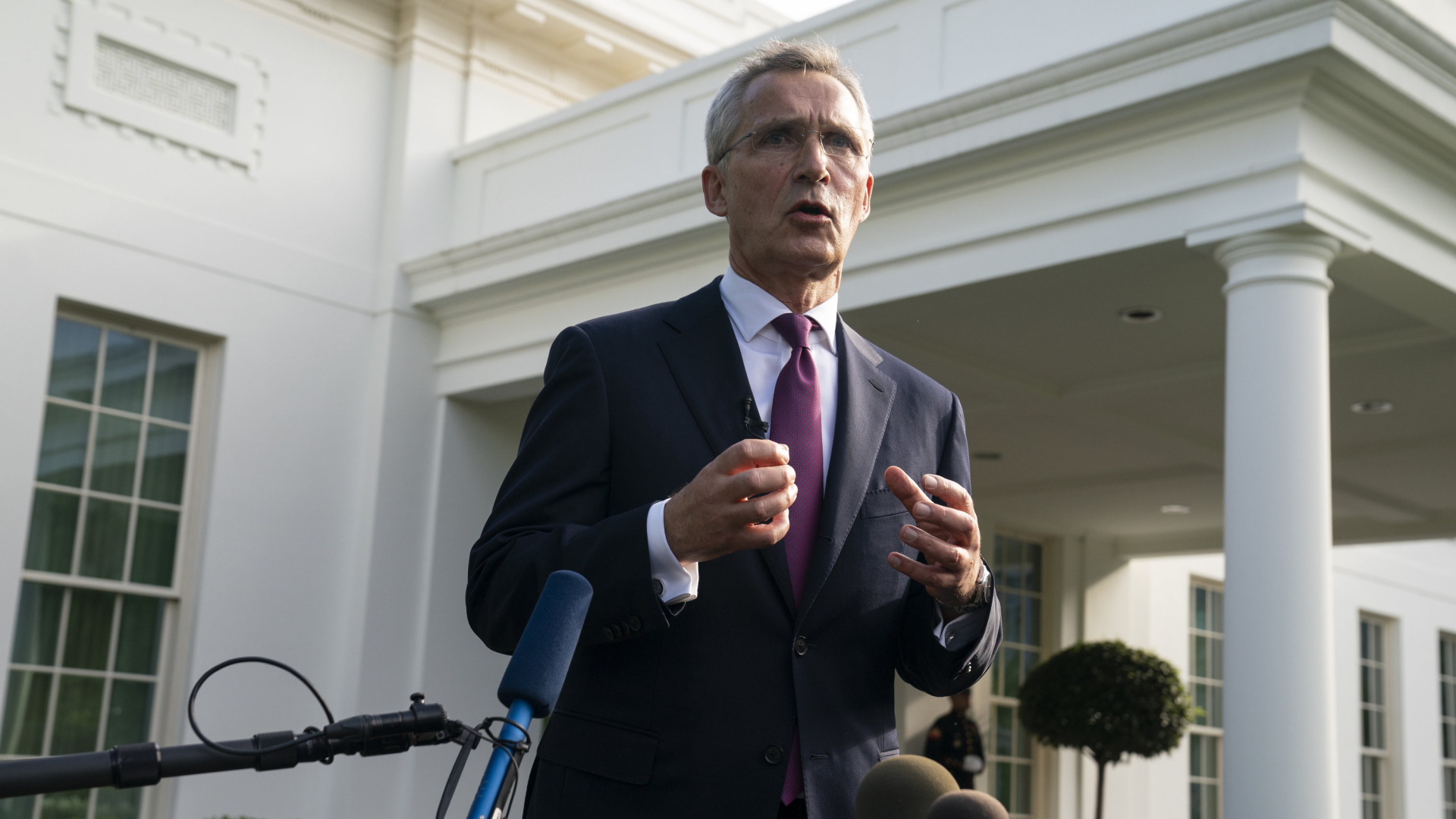 Nato-Chef Jens Stoltenberg vor dem Weißen Haus in Washington. | AP