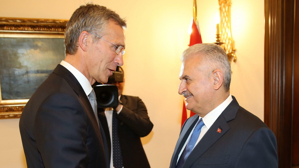 Nato-Generalsekretär Jens Stoltenberg und der türkische Premier Binali Yildirim | dpa