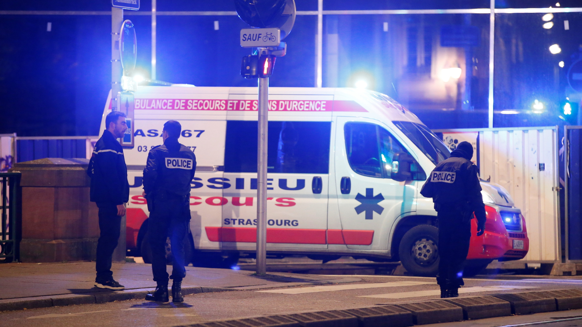 Polizisten in der Straßburger Innenstadt | Bildquelle: REUTERS