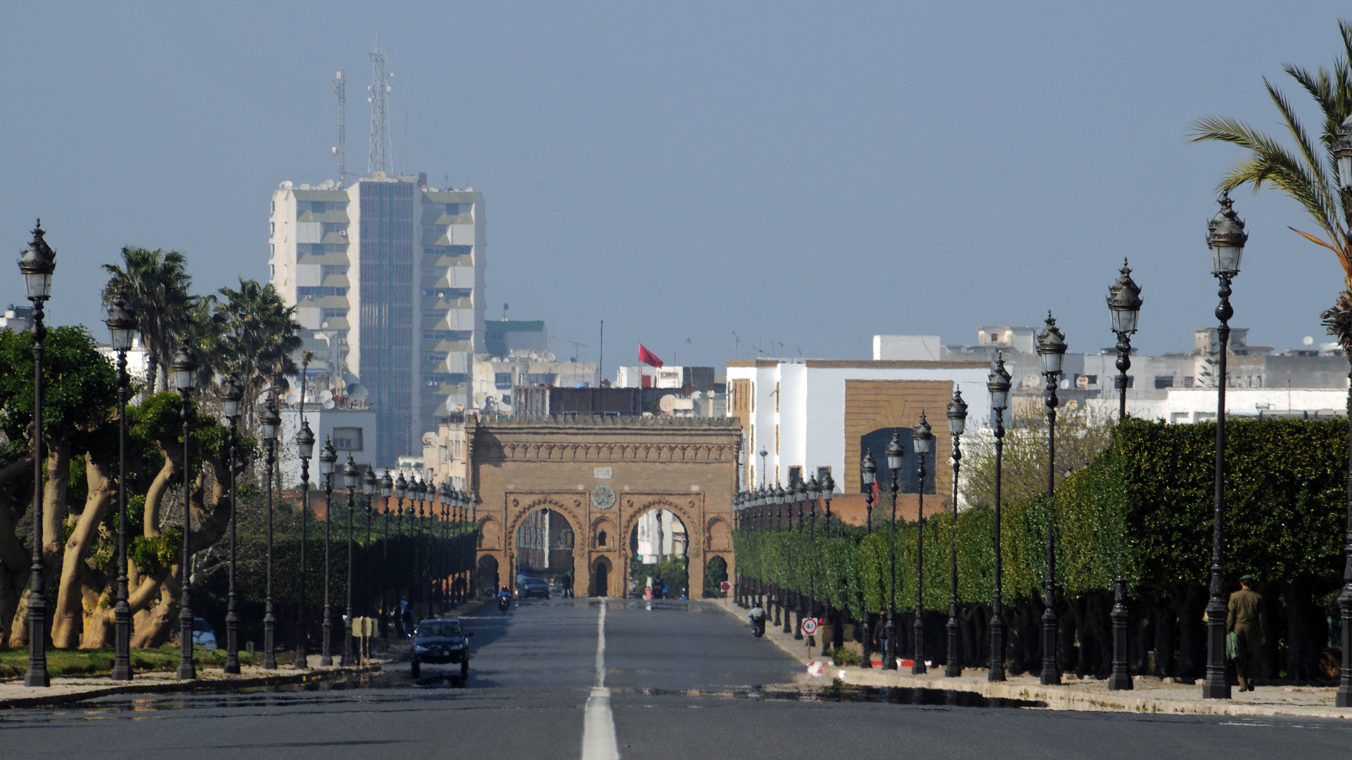 Eine Diese Allee führt zum Königspalast in Rabat (Marokko). | picture alliance / zb