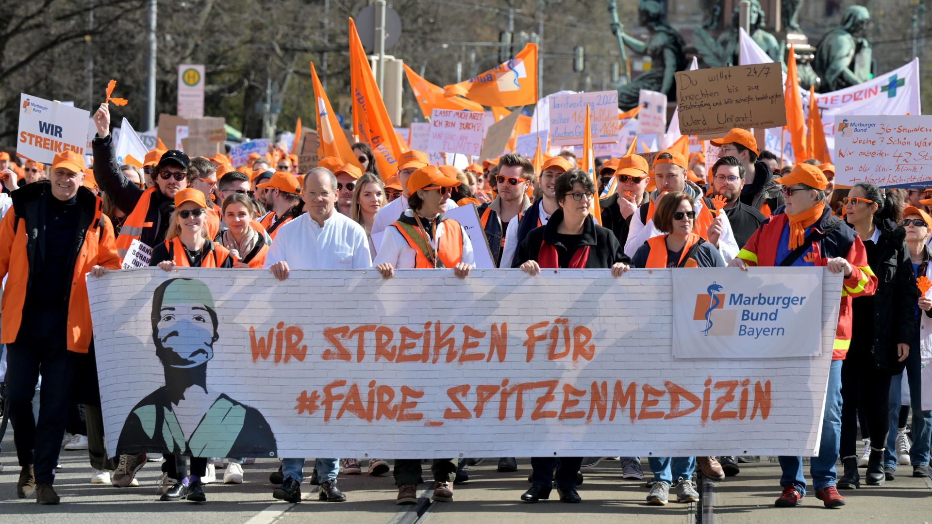 Ärztinnen und Ärzte der Unikliniken streiken in München