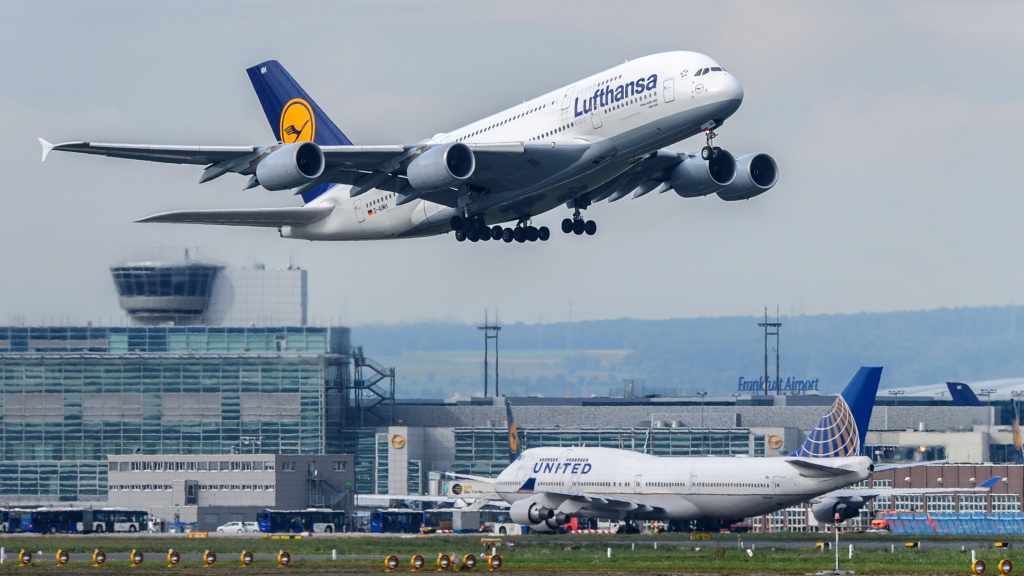 Lufthansa-Maschine beim Start | dpa