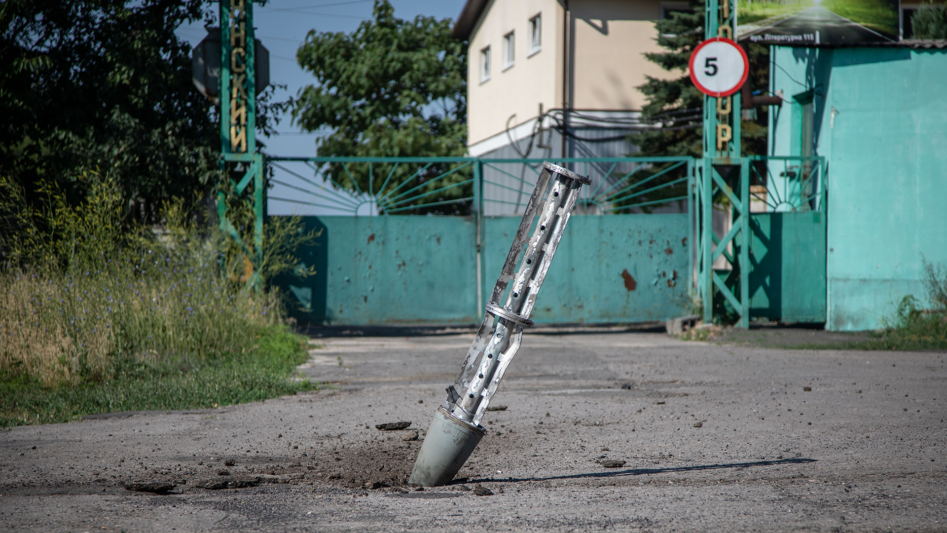 Der Träger einer Streubombe ist in der Nähe von Slaviansk eingeschlagen. | picture alliance / ZUMAPRESS.com