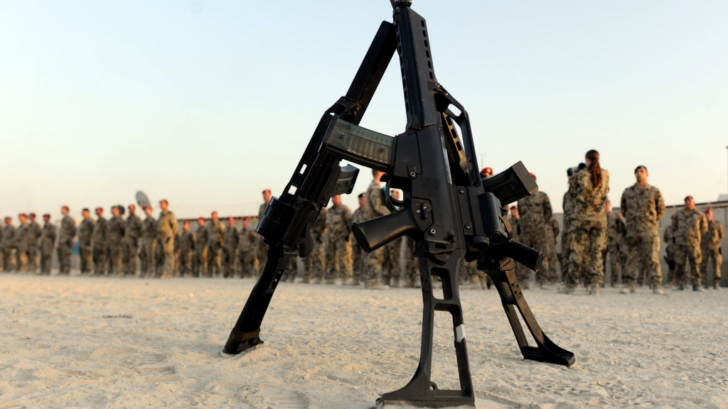 Gewehre vom Typ G36 in Kundus in Afghanistan. 