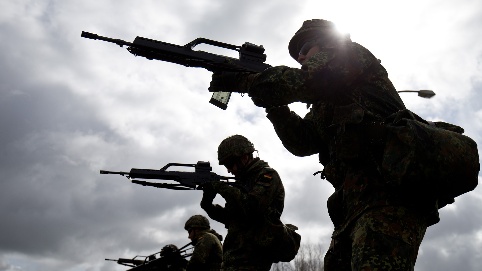 Bundeswehr-Soldaten üben mit dem G36-Gewehr 