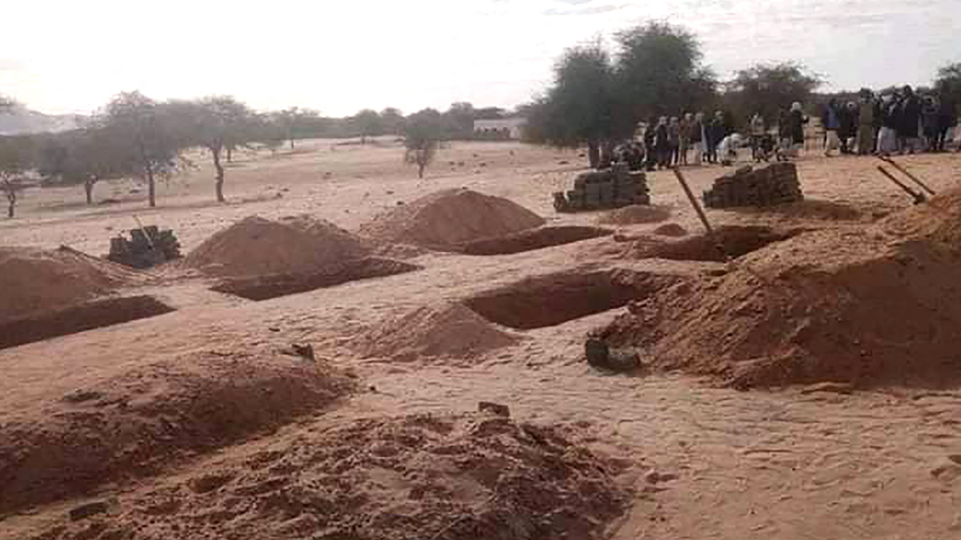 Trauernde bei der Bestattung der verstorbenen Minenarbeiter | AFP