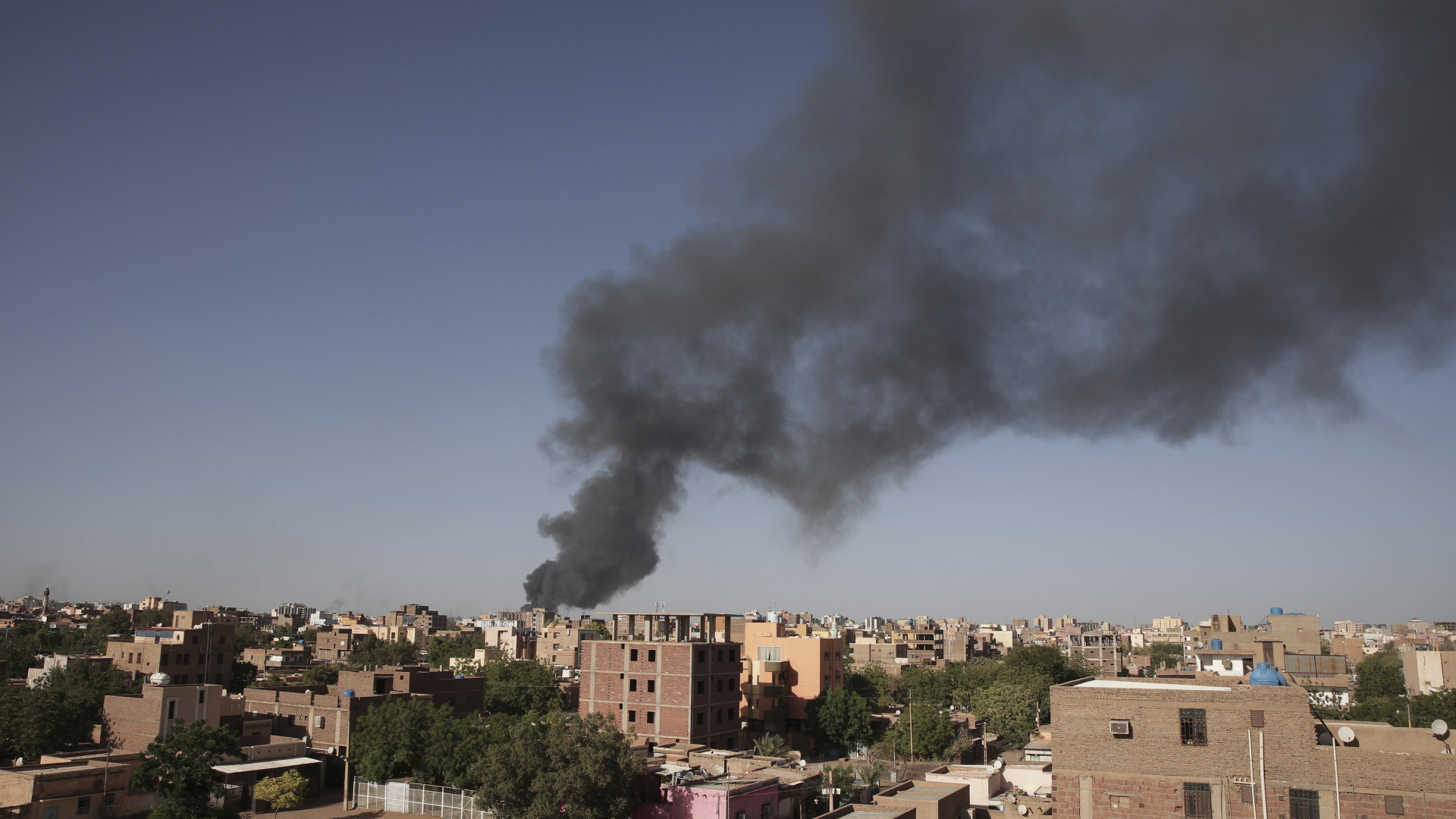 Rauch steigt in Khartum auf, Hauptstadt des Sudans.