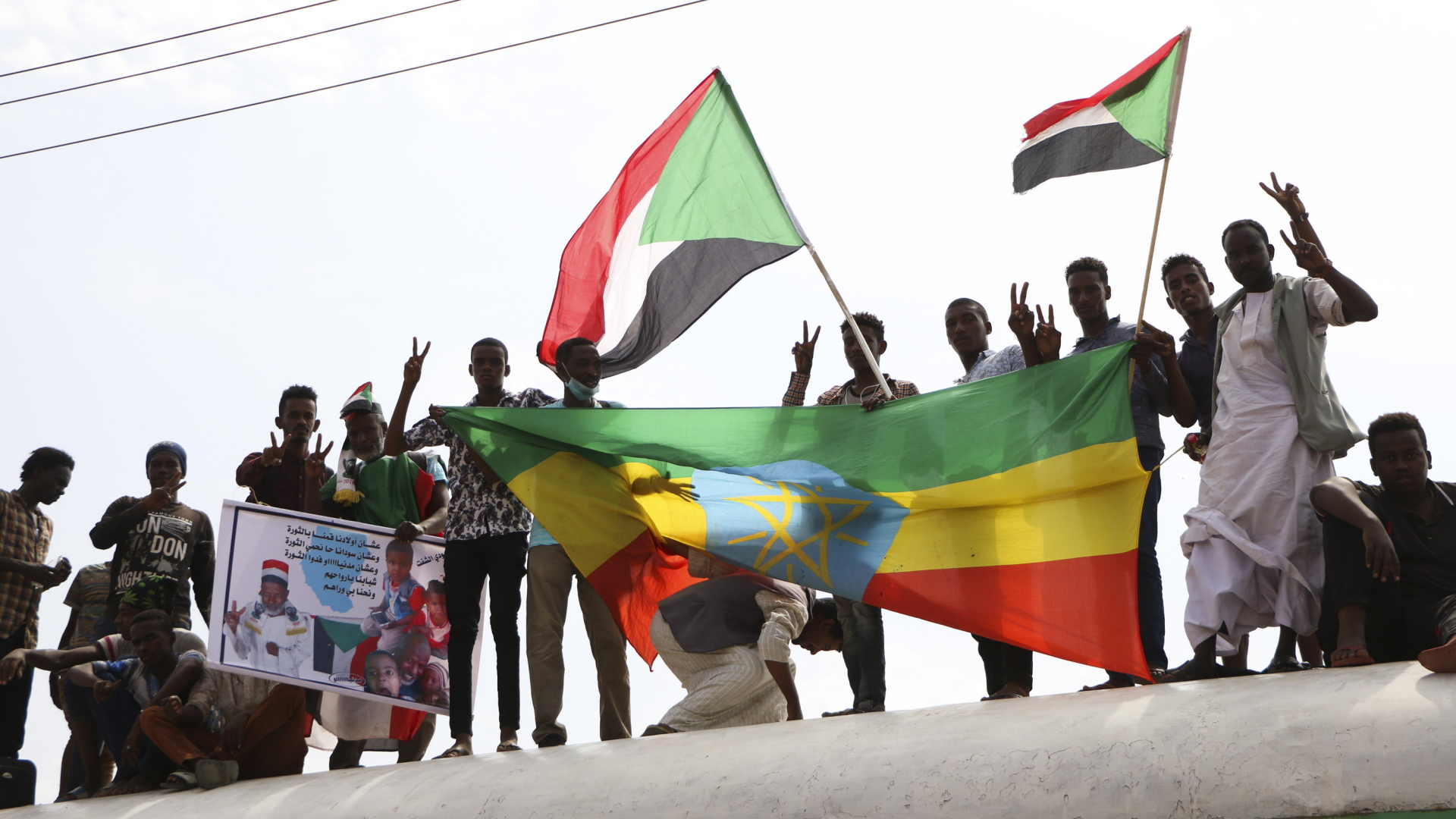 Pro-Demokratie-Demonstranten im Sudan feiern die Bildung einer Übergangsregierung. | AP