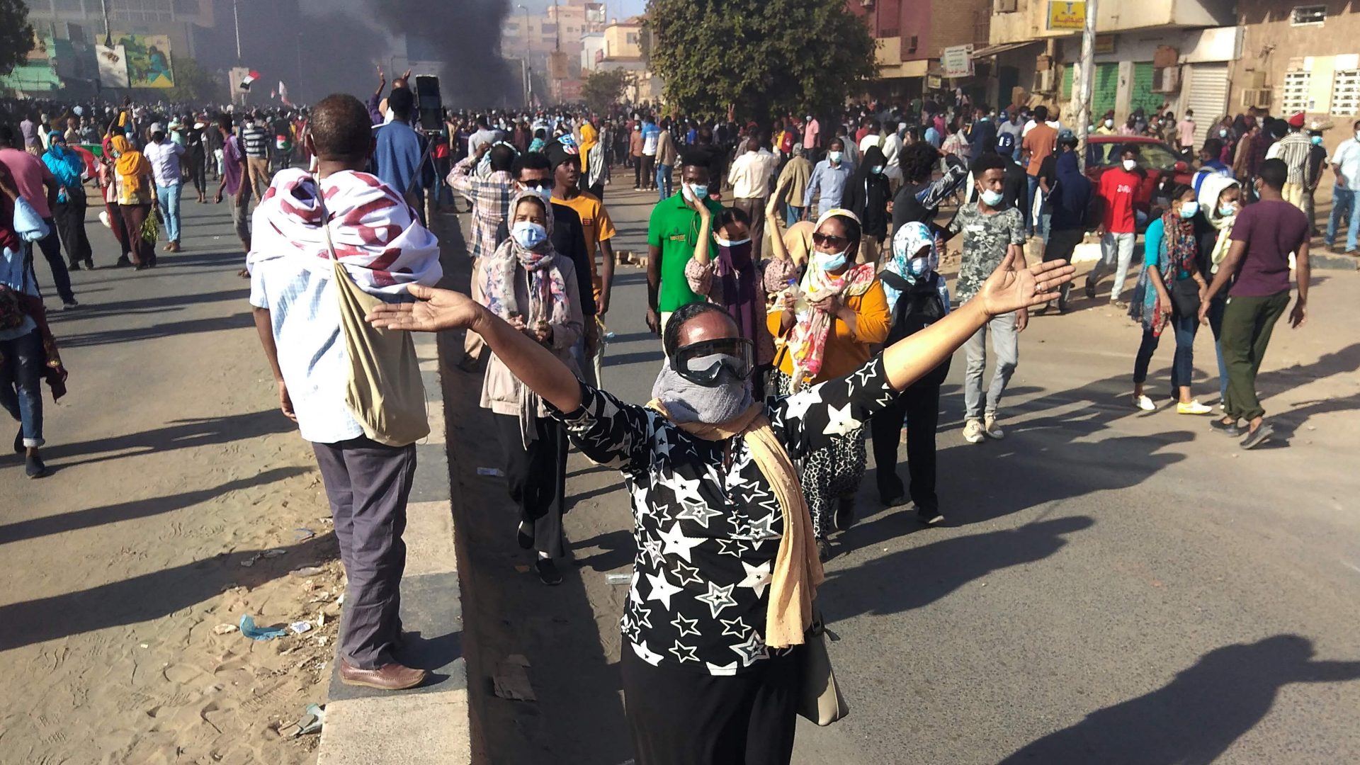 In der sudanesischen Hauptstadt Khartum protestieren Menschen gegen die Militärführung, die sich kürzlich an die Macht geputscht hat. | AFP