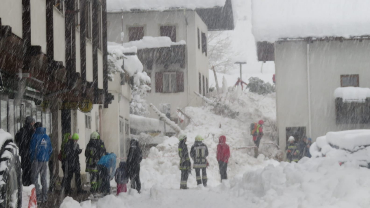 Schnee in den Alpen: Lawinen und drohendes Hochwasser - tagesschau.de