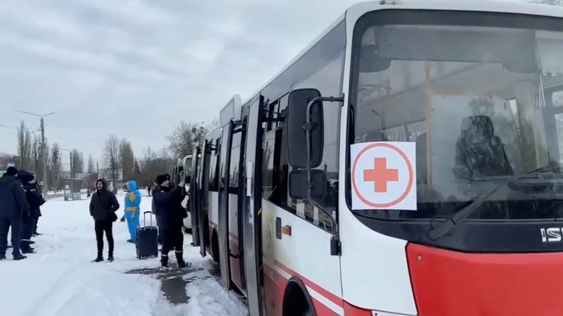 Nach ukrainischen Angaben ist auf diesem Bild einer der Evakuierungsbusse in Sumy zu sehen | VIA REUTERS